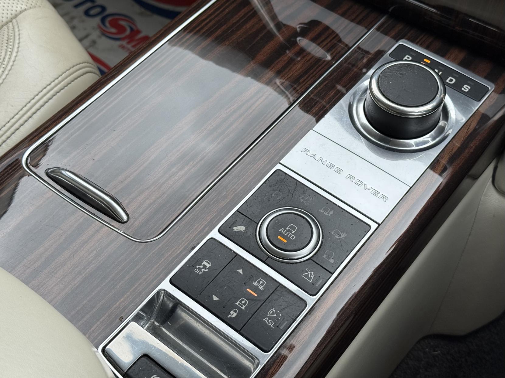Land Rover Range Rover 4.4 SD V8 Autobiography SUV 5dr Diesel Auto 4WD Euro 5 (339 ps)
