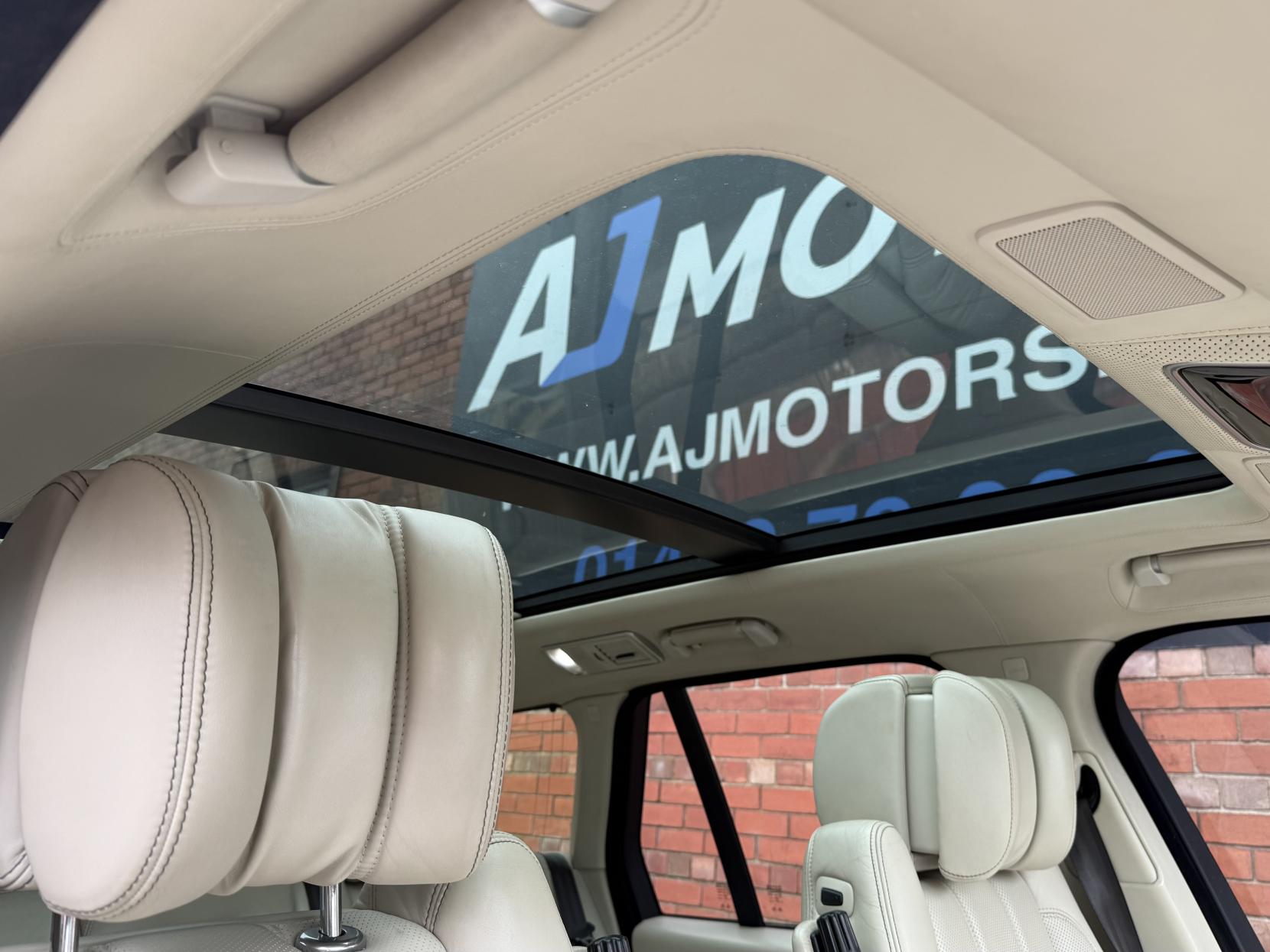 Land Rover Range Rover 4.4 SD V8 Autobiography SUV 5dr Diesel Auto 4WD Euro 5 (339 ps)