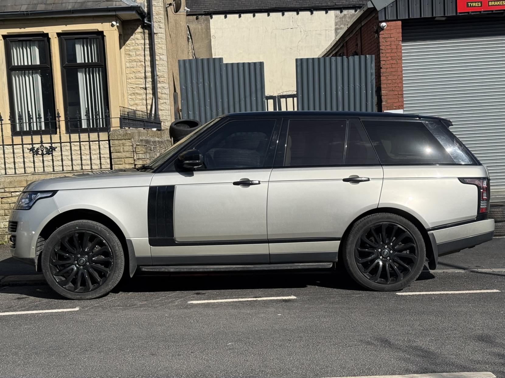 Land Rover Range Rover 4.4 SD V8 Autobiography SUV 5dr Diesel Auto 4WD Euro 5 (339 ps)