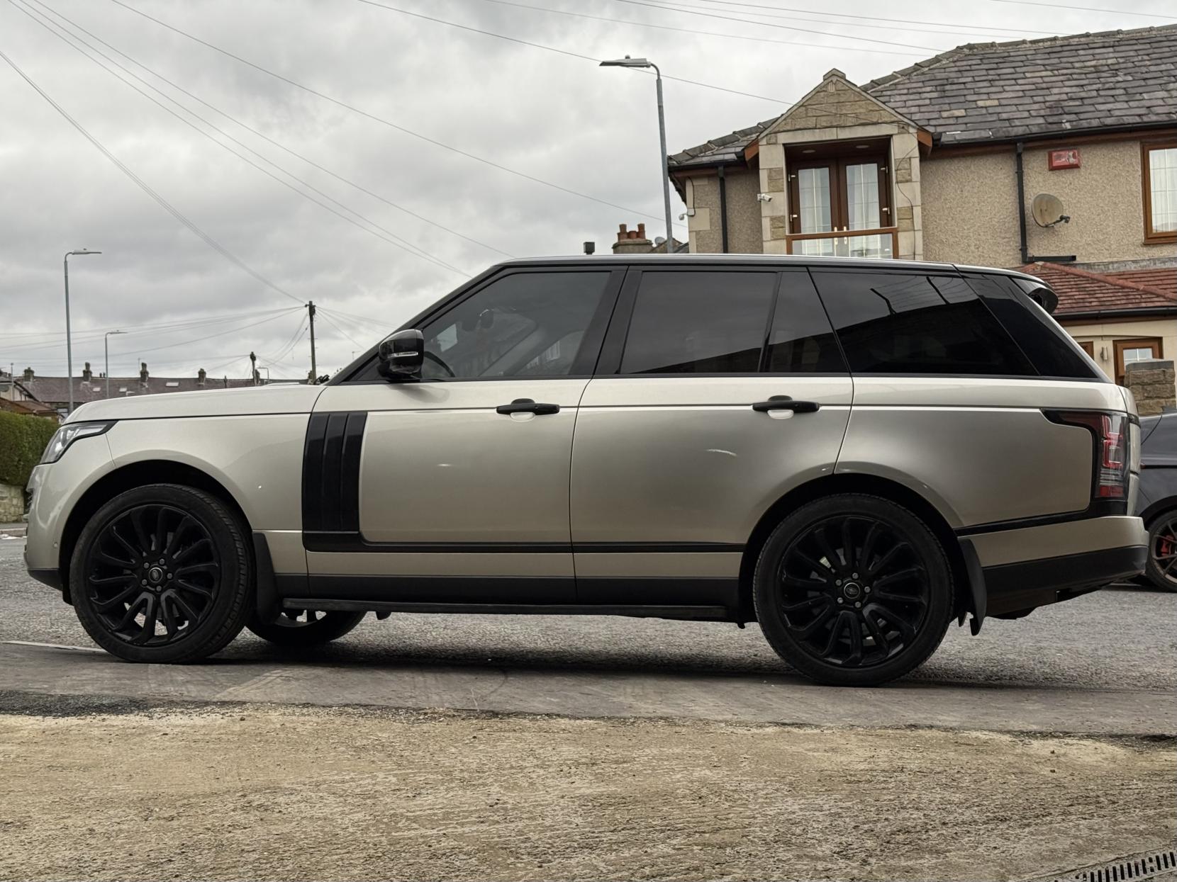 Land Rover Range Rover 4.4 SD V8 Autobiography SUV 5dr Diesel Auto 4WD Euro 5 (339 ps)