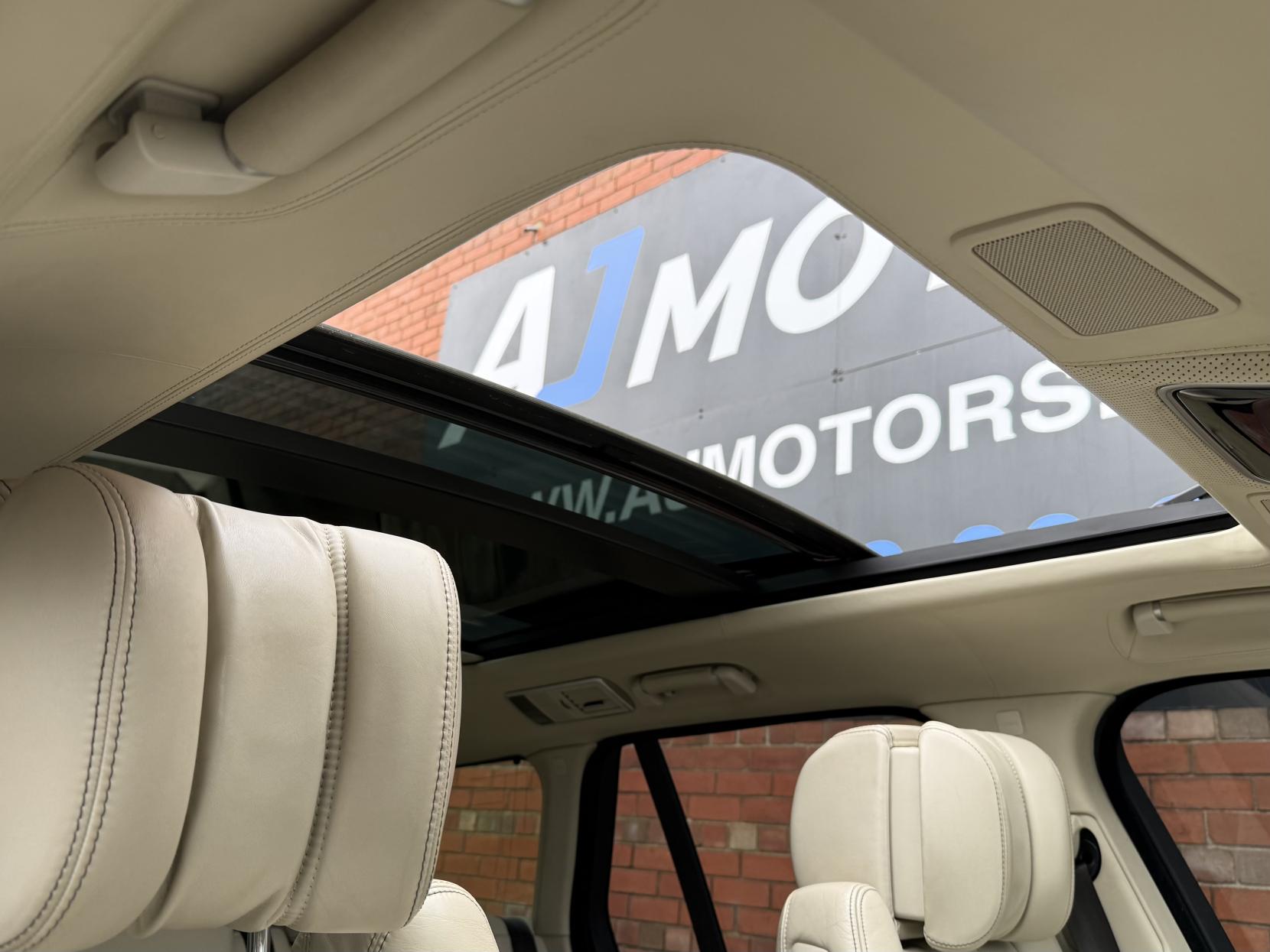 Land Rover Range Rover 4.4 SD V8 Autobiography SUV 5dr Diesel Auto 4WD Euro 5 (339 ps)