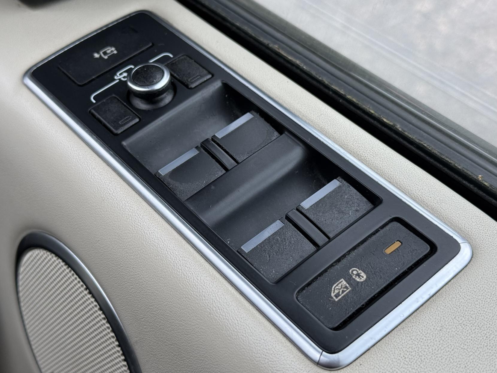 Land Rover Range Rover 4.4 SD V8 Autobiography SUV 5dr Diesel Auto 4WD Euro 5 (339 ps)