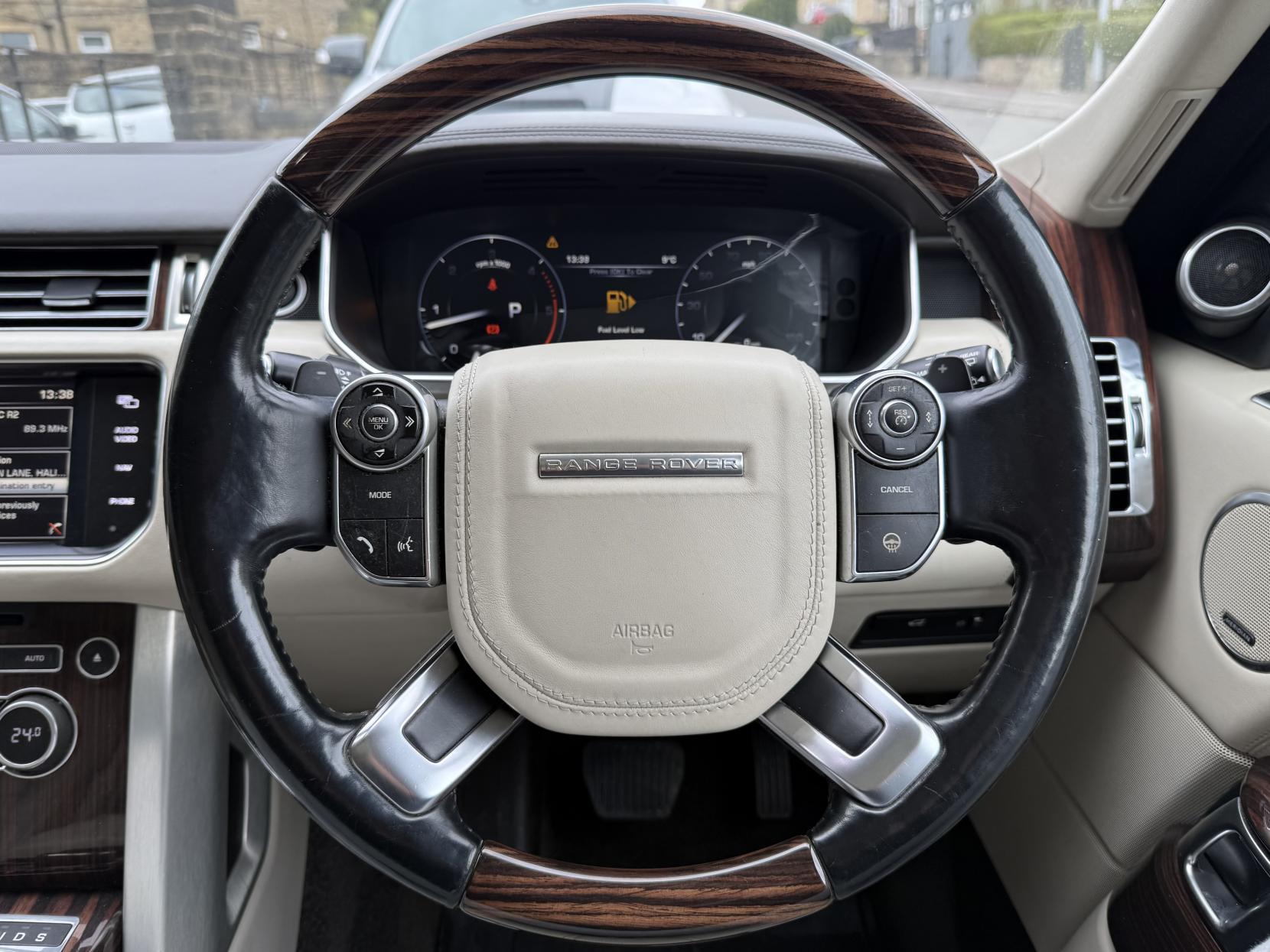 Land Rover Range Rover 4.4 SD V8 Autobiography SUV 5dr Diesel Auto 4WD Euro 5 (339 ps)