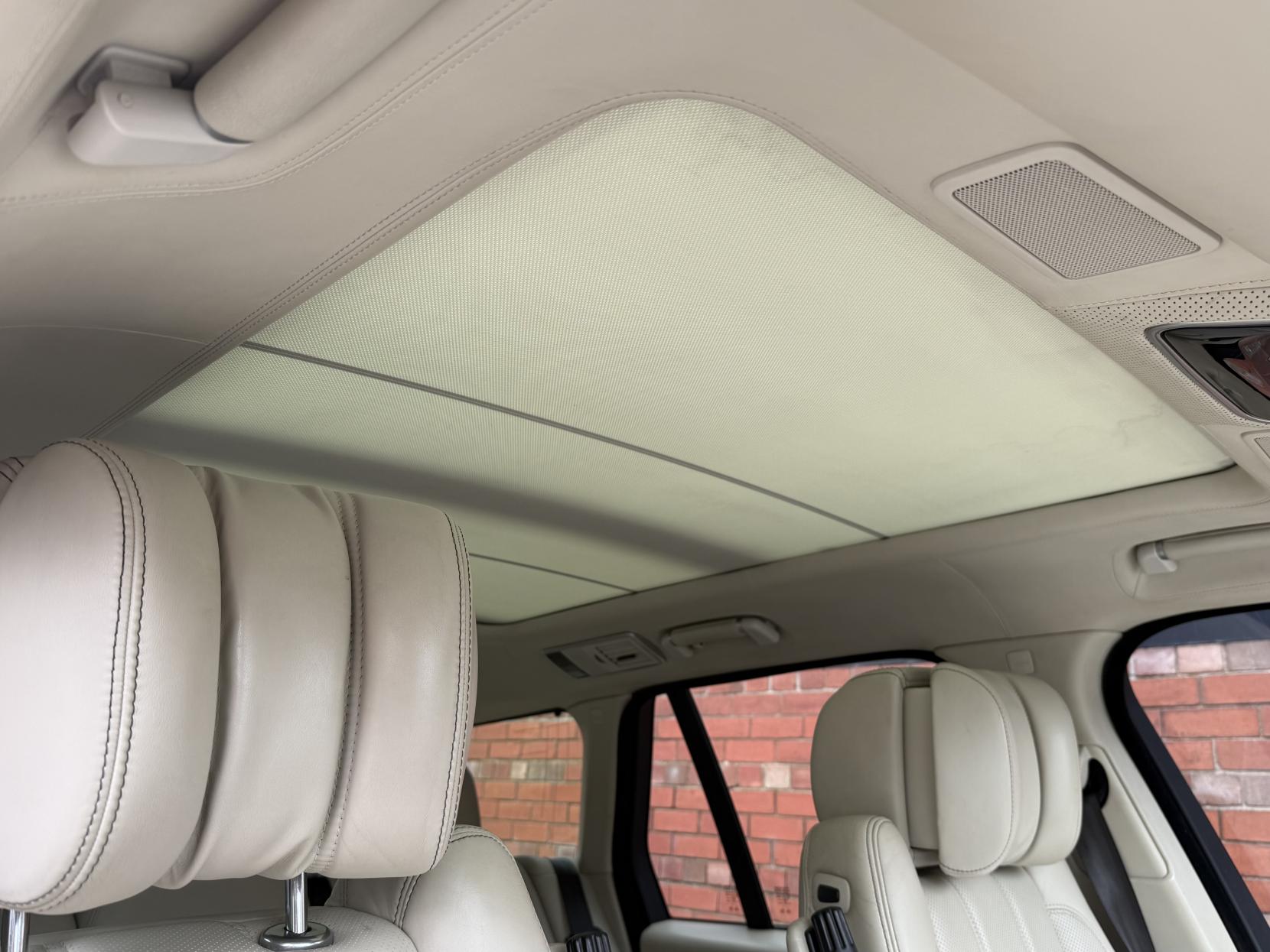 Land Rover Range Rover 4.4 SD V8 Autobiography SUV 5dr Diesel Auto 4WD Euro 5 (339 ps)