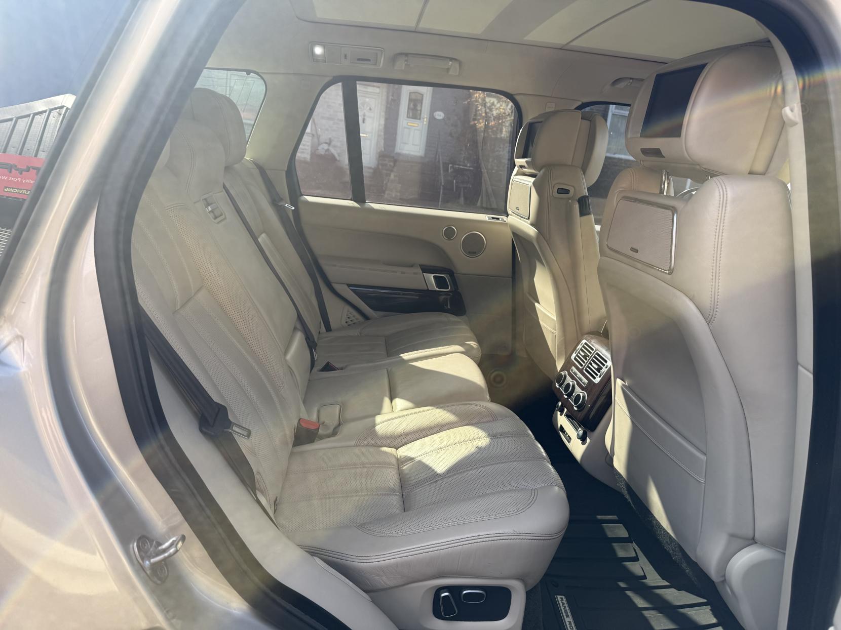 Land Rover Range Rover 4.4 SD V8 Autobiography SUV 5dr Diesel Auto 4WD Euro 5 (339 ps)