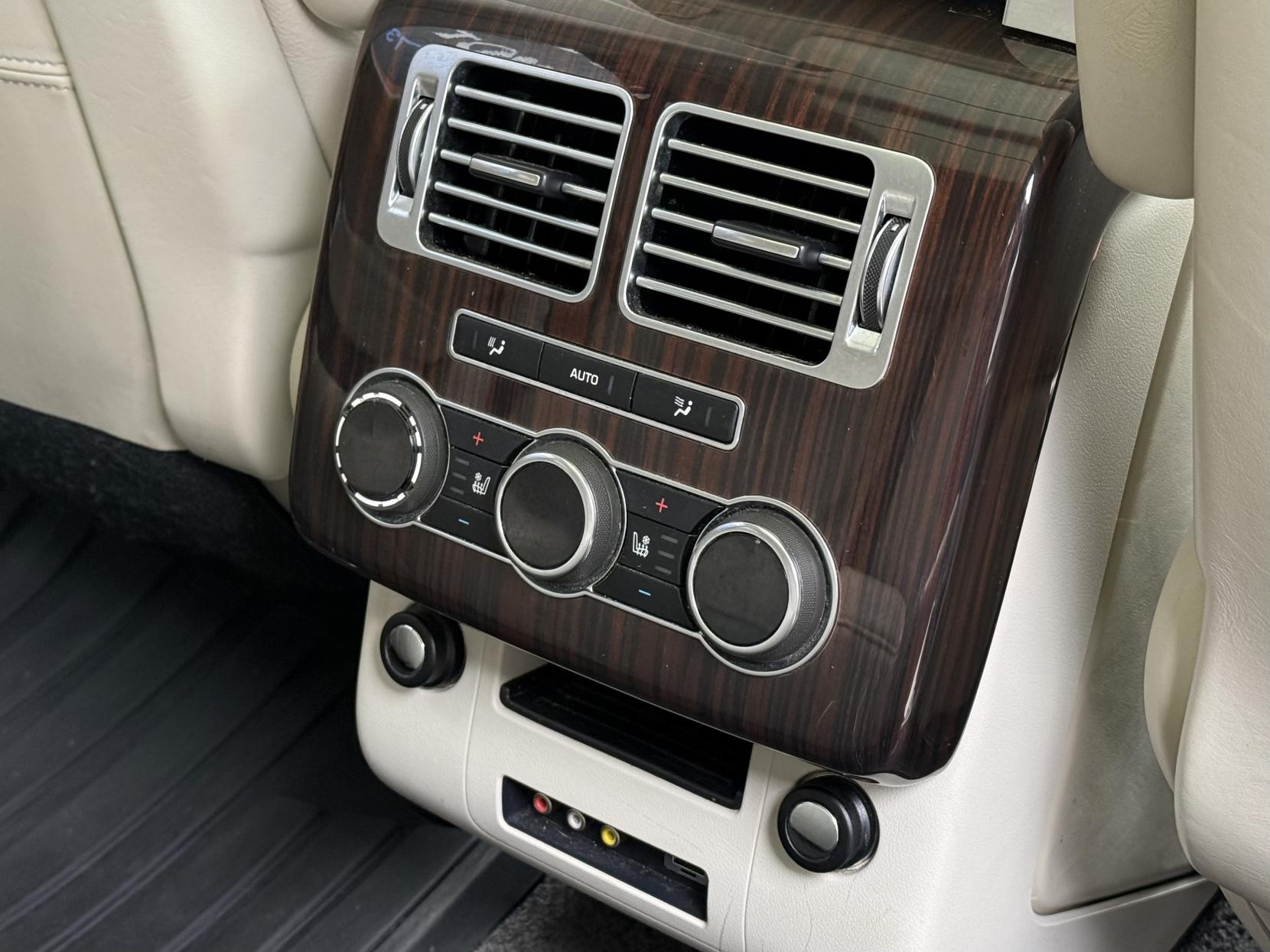 Land Rover Range Rover 4.4 SD V8 Autobiography SUV 5dr Diesel Auto 4WD Euro 5 (339 ps)