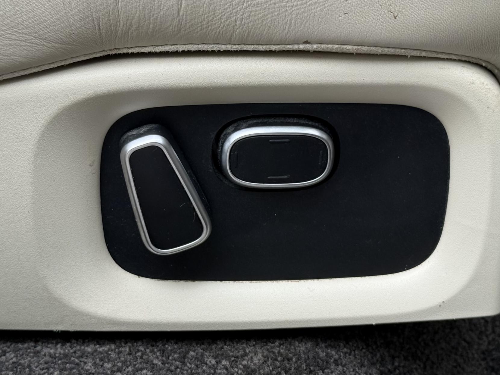 Land Rover Range Rover 4.4 SD V8 Autobiography SUV 5dr Diesel Auto 4WD Euro 5 (339 ps)