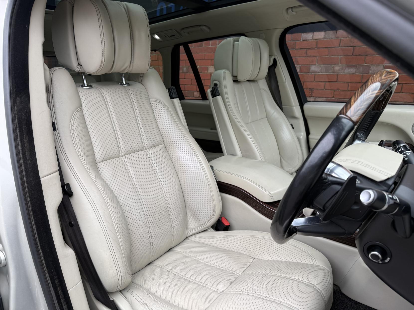 Land Rover Range Rover 4.4 SD V8 Autobiography SUV 5dr Diesel Auto 4WD Euro 5 (339 ps)