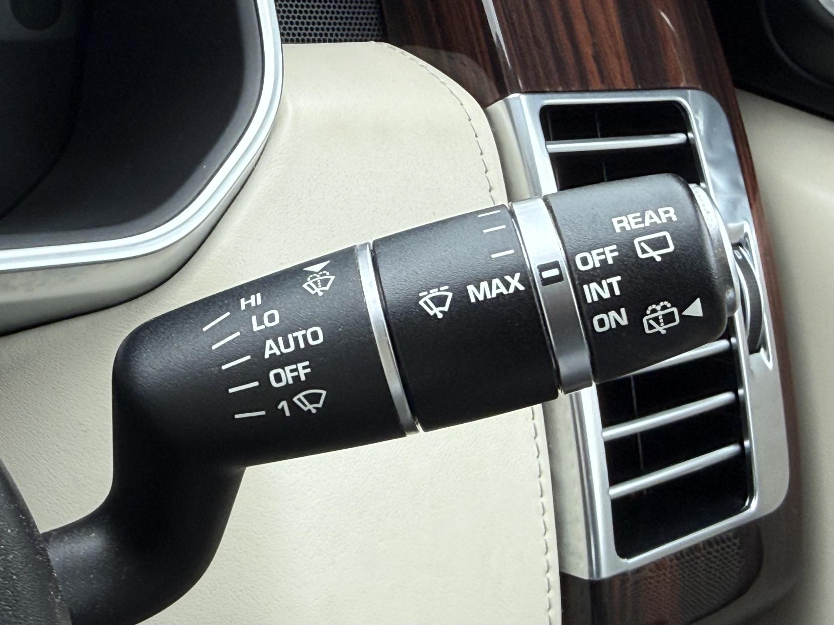 Land Rover Range Rover 4.4 SD V8 Autobiography SUV 5dr Diesel Auto 4WD Euro 5 (339 ps)