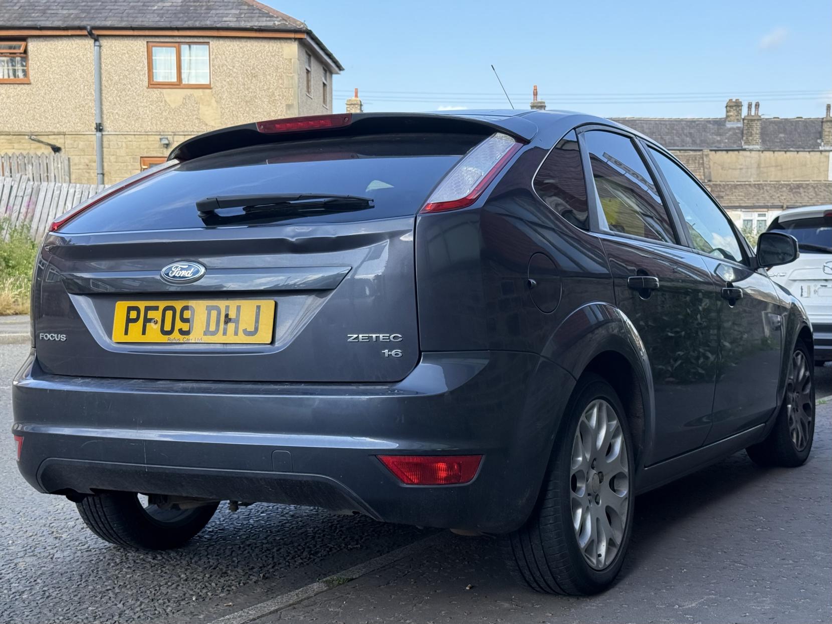 Ford Focus 1.6 Zetec Hatchback 5dr Petrol Manual (161 g/km, 99 bhp)