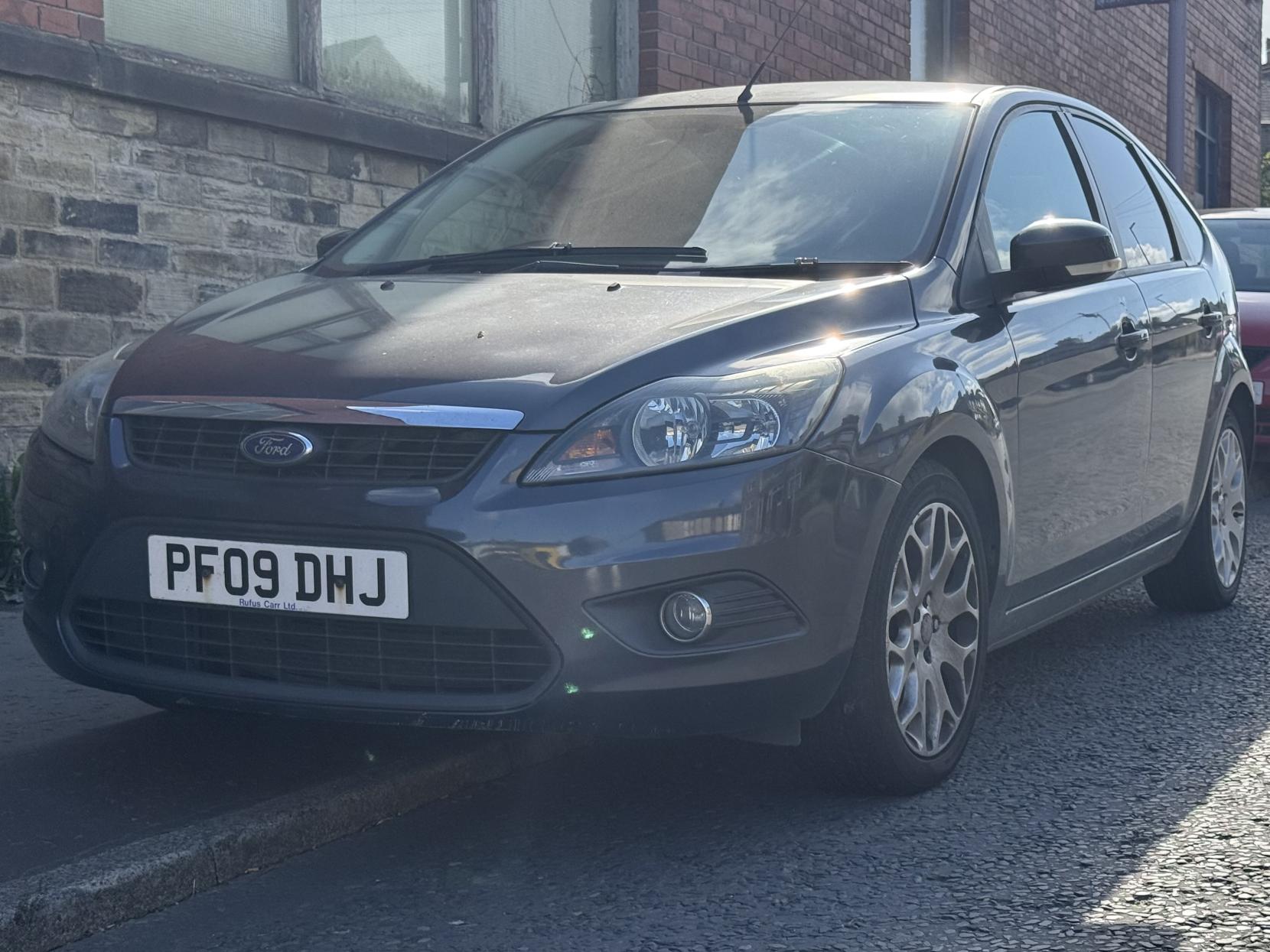 Ford Focus 1.6 Zetec Hatchback 5dr Petrol Manual (161 g/km, 99 bhp)
