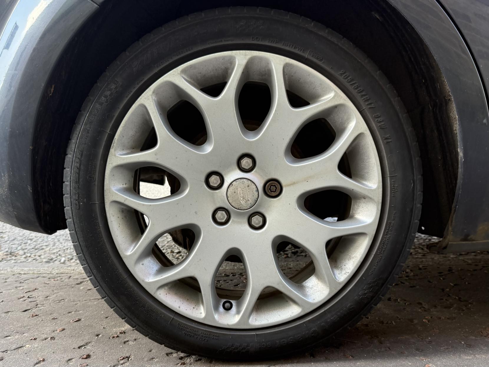 Ford Focus 1.6 Zetec Hatchback 5dr Petrol Manual (161 g/km, 99 bhp)