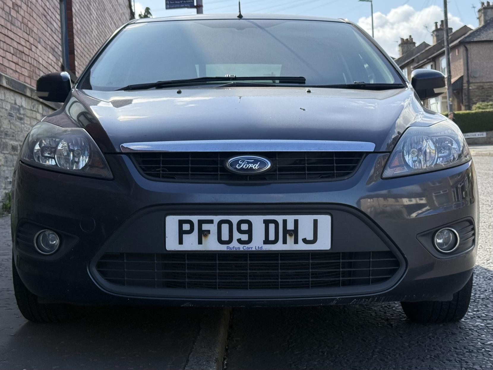 Ford Focus 1.6 Zetec Hatchback 5dr Petrol Manual (161 g/km, 99 bhp)
