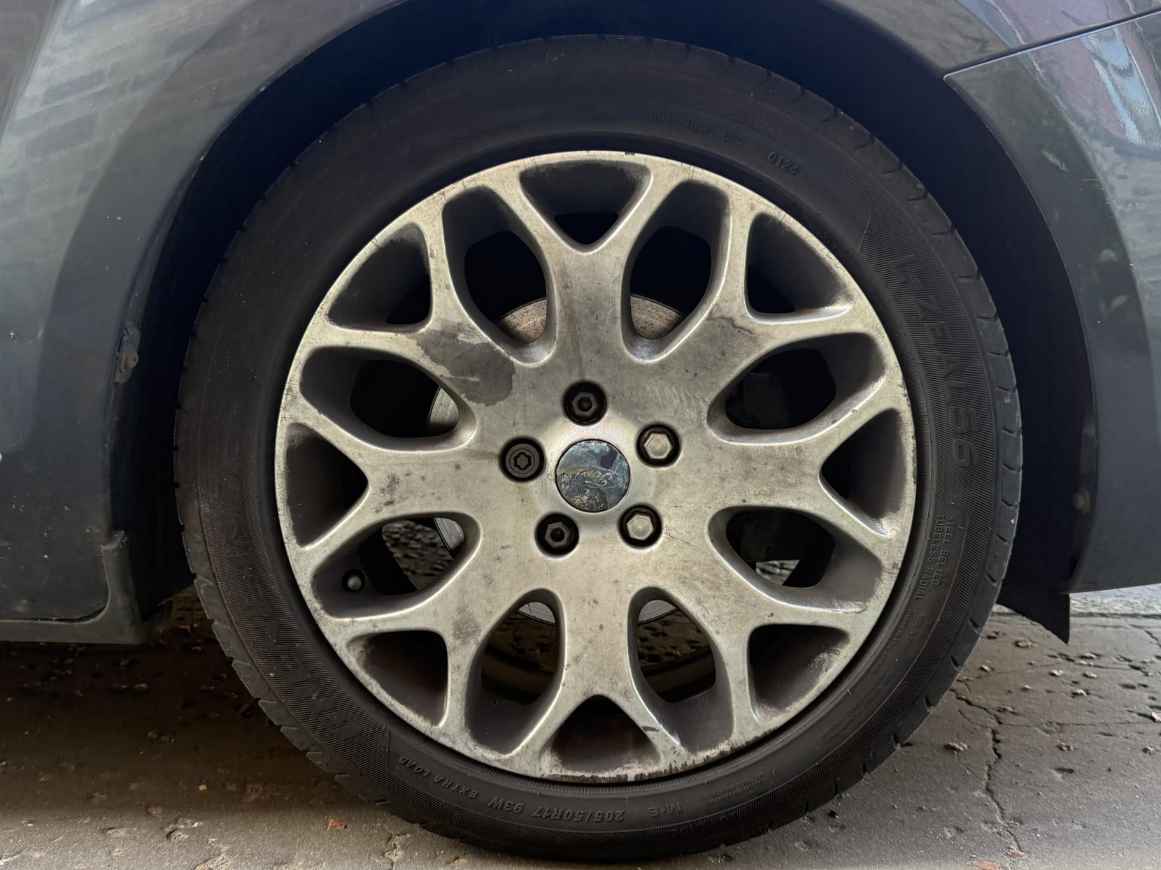 Ford Focus 1.6 Zetec Hatchback 5dr Petrol Manual (161 g/km, 99 bhp)