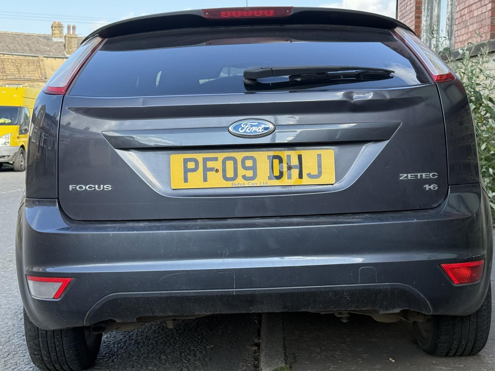 Ford Focus 1.6 Zetec Hatchback 5dr Petrol Manual (161 g/km, 99 bhp)