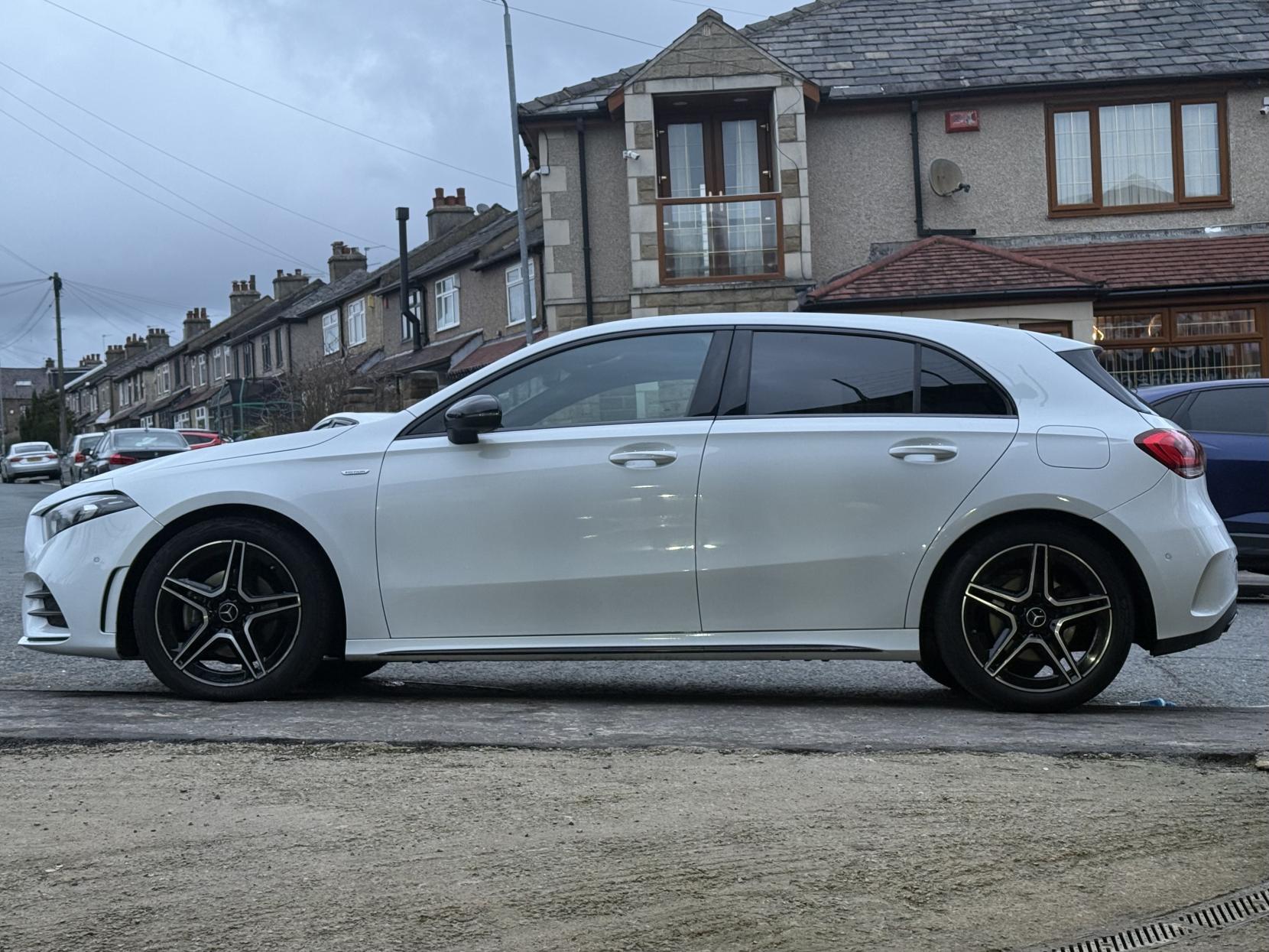 Mercedes-Benz A Class 1.3 A200 AMG Line Edition (Executive) Hatchback 5dr Petrol 7G-DCT Euro 6 (s/s) (163 ps)