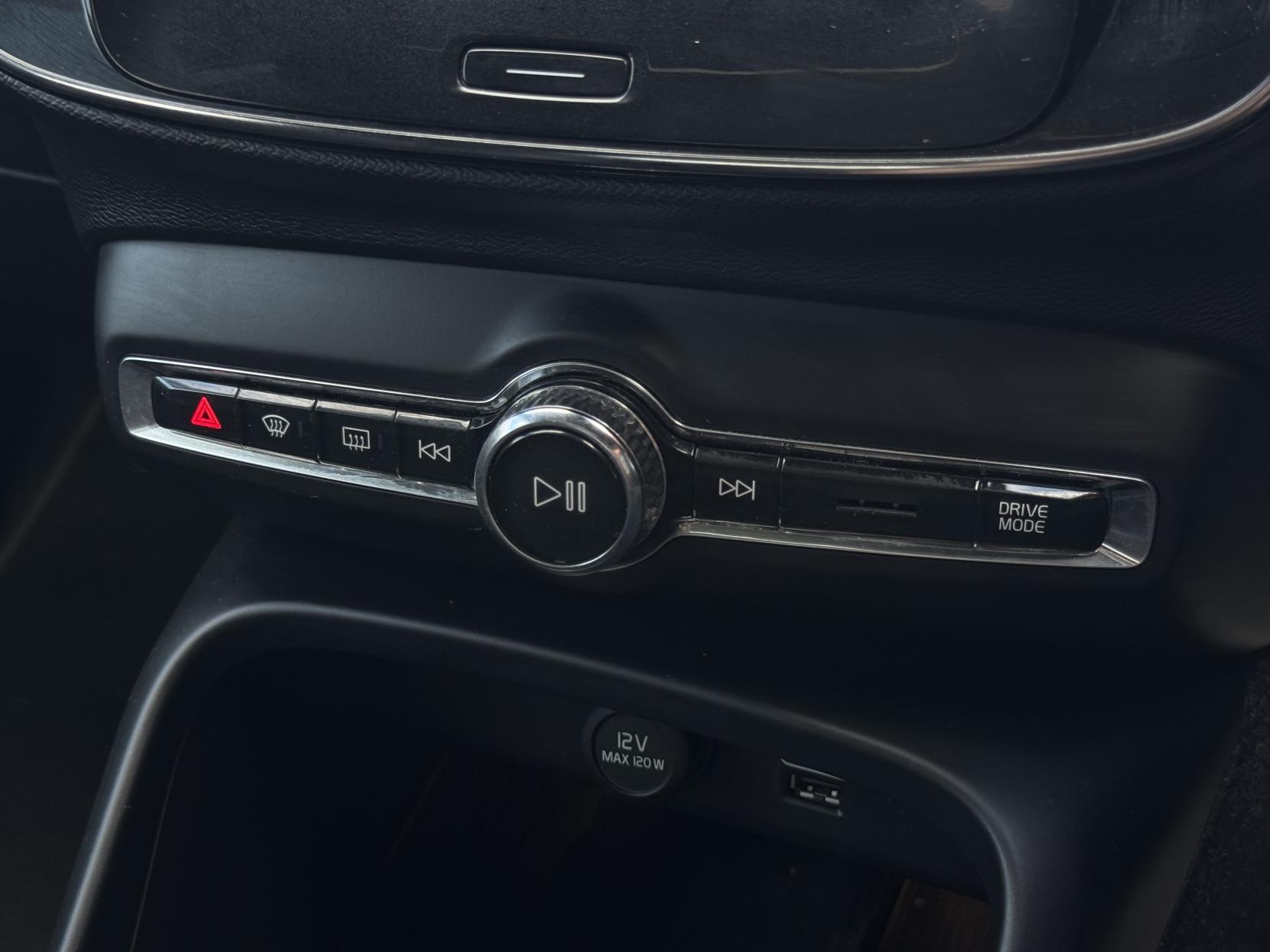 Volvo XC40 2.0 T5 R-Design SUV 5dr Petrol Auto AWD Euro 6 (s/s) (247 ps)