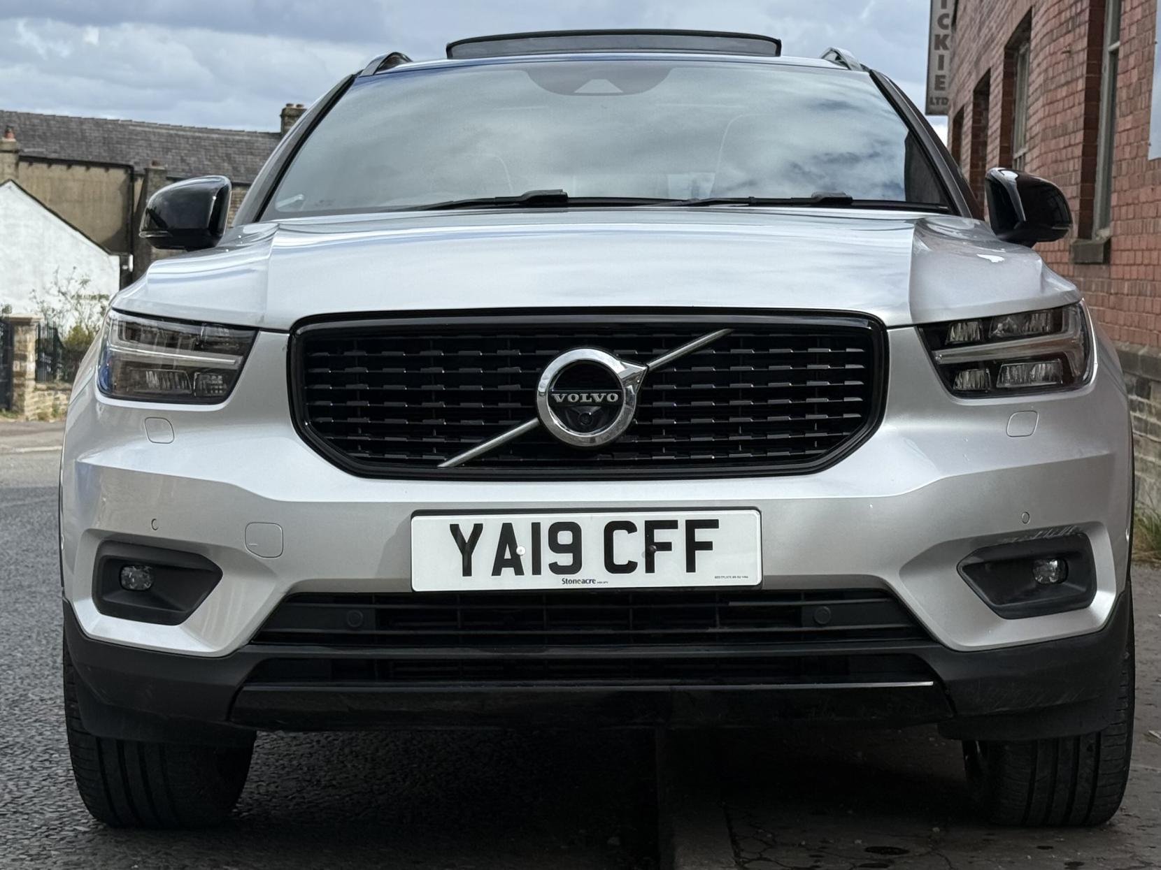 Volvo XC40 2.0 T5 R-Design SUV 5dr Petrol Auto AWD Euro 6 (s/s) (247 ps)
