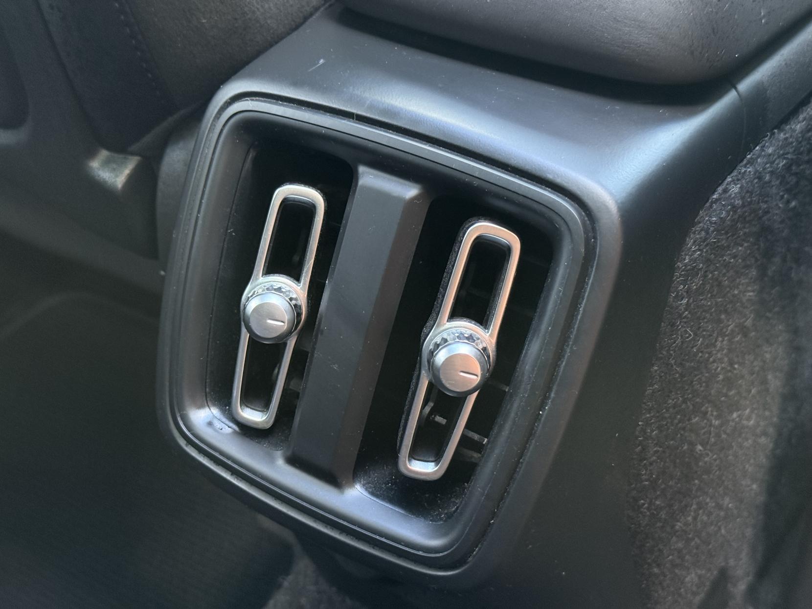 Volvo XC40 2.0 T5 R-Design SUV 5dr Petrol Auto AWD Euro 6 (s/s) (247 ps)