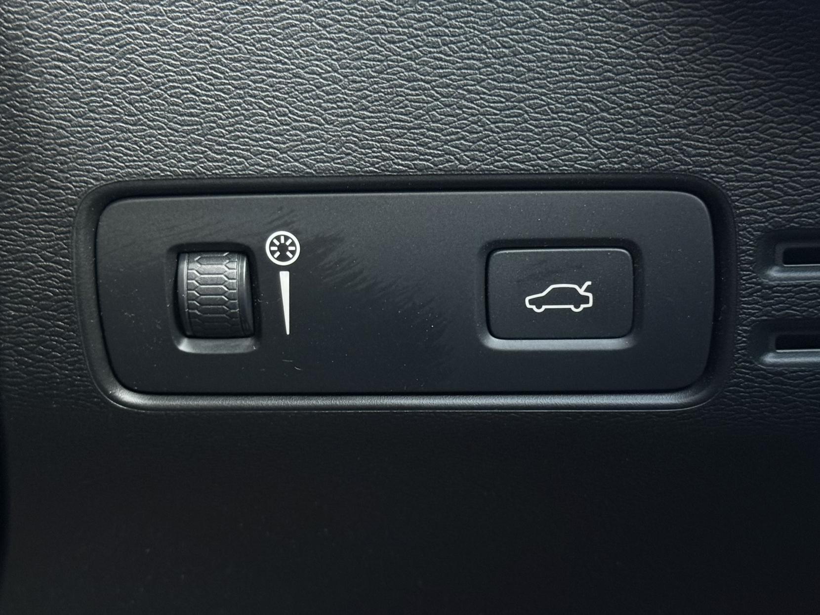 Volvo XC40 2.0 T5 R-Design SUV 5dr Petrol Auto AWD Euro 6 (s/s) (247 ps)