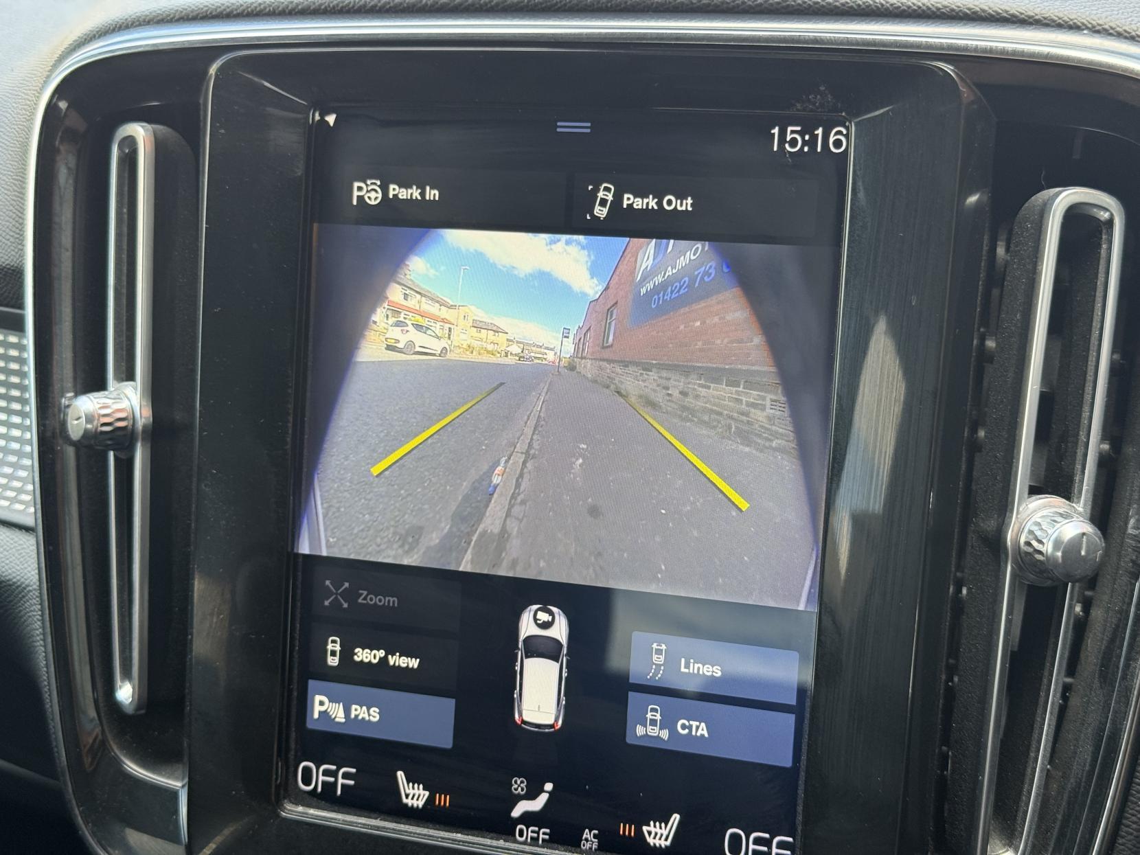 Volvo XC40 2.0 T5 R-Design SUV 5dr Petrol Auto AWD Euro 6 (s/s) (247 ps)