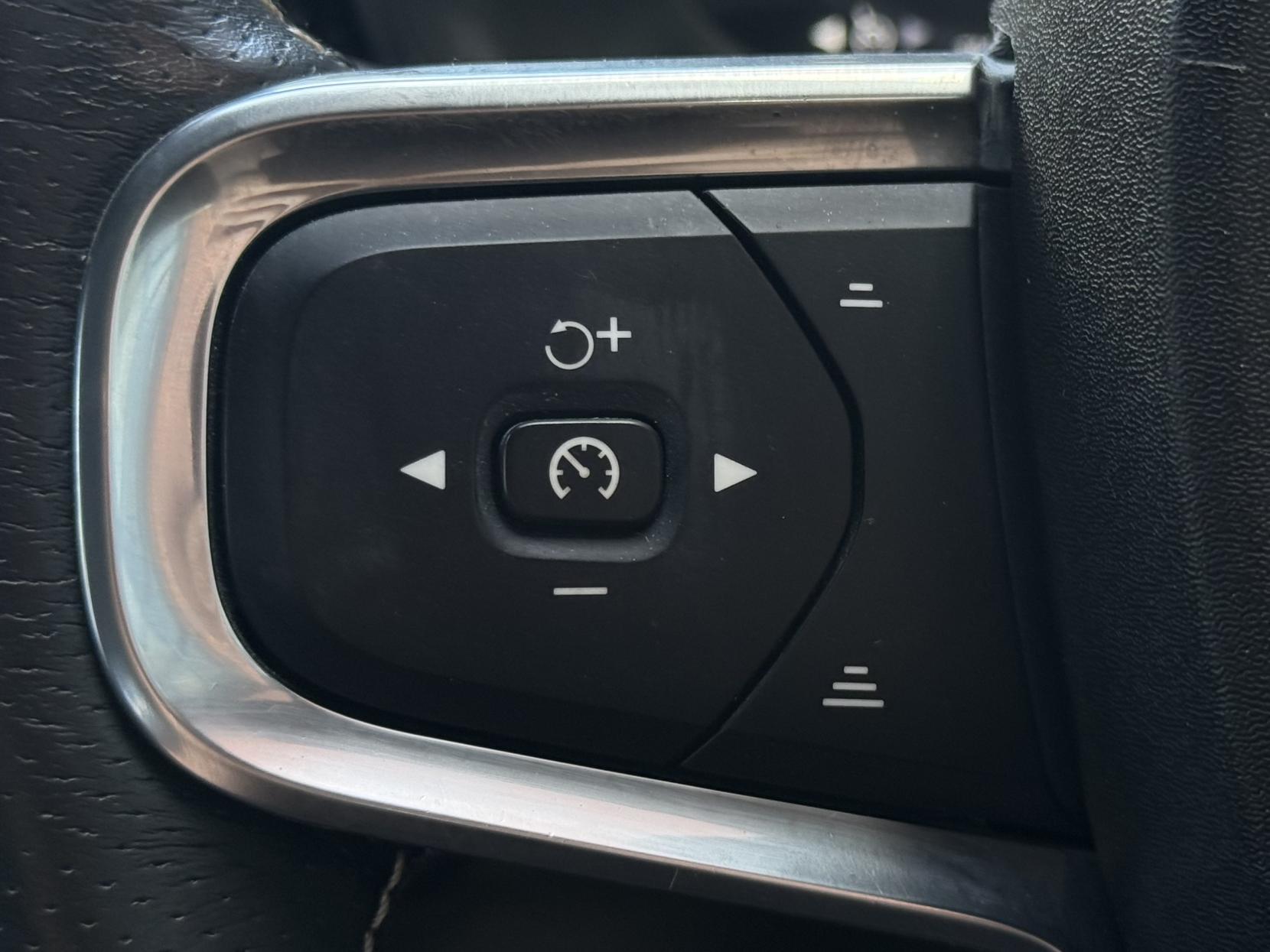 Volvo XC40 2.0 T5 R-Design SUV 5dr Petrol Auto AWD Euro 6 (s/s) (247 ps)