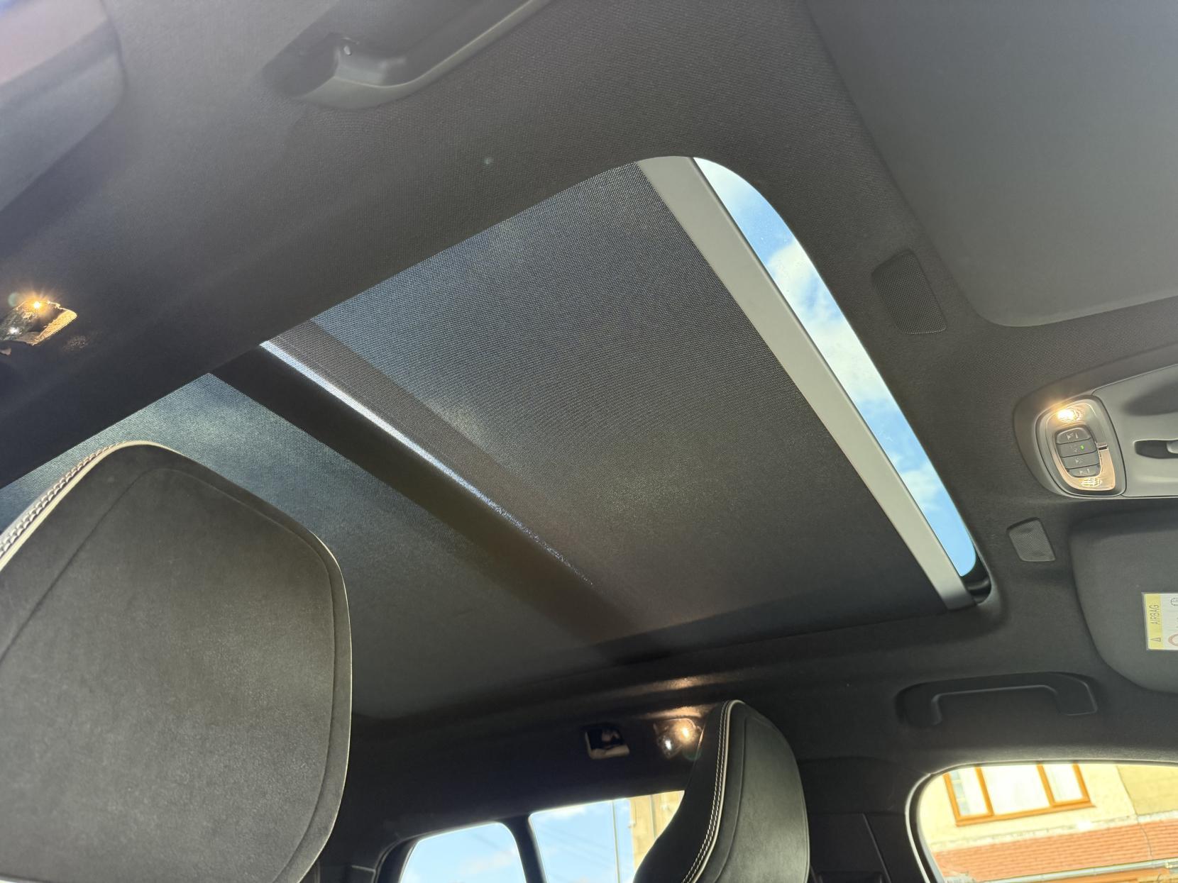 Volvo XC40 2.0 T5 R-Design SUV 5dr Petrol Auto AWD Euro 6 (s/s) (247 ps)