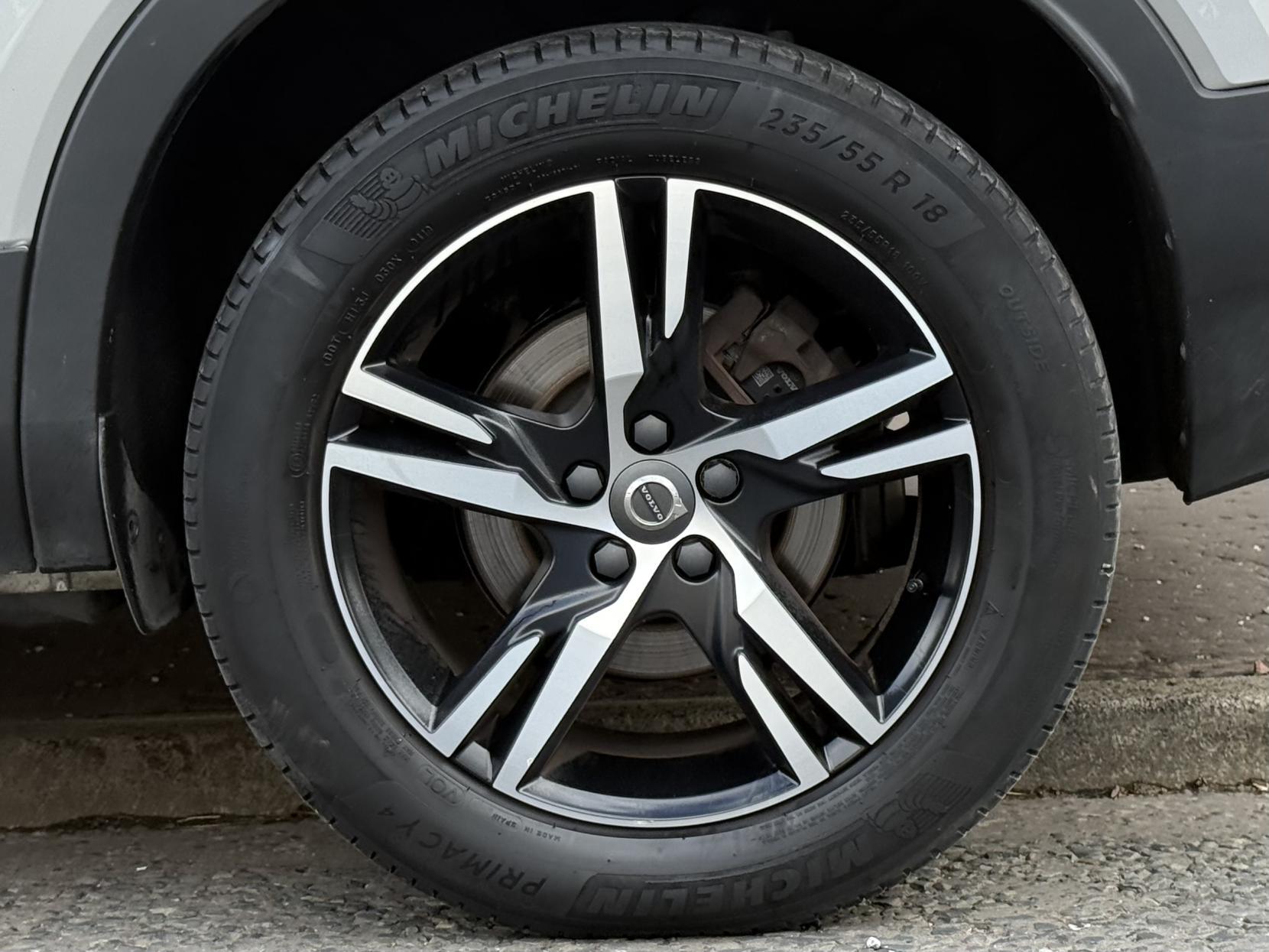 Volvo XC40 2.0 T5 R-Design SUV 5dr Petrol Auto AWD Euro 6 (s/s) (247 ps)