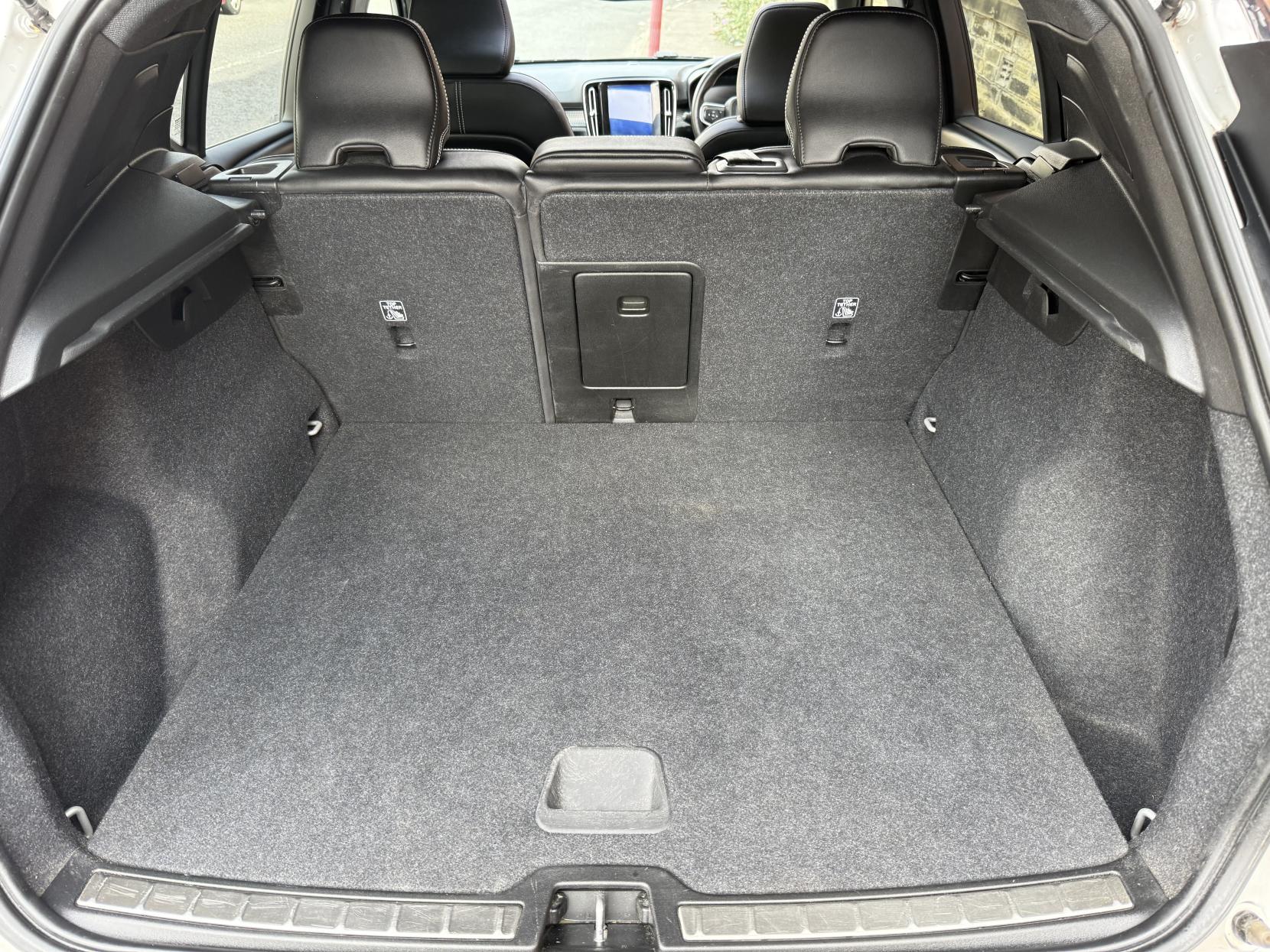 Volvo XC40 2.0 T5 R-Design SUV 5dr Petrol Auto AWD Euro 6 (s/s) (247 ps)