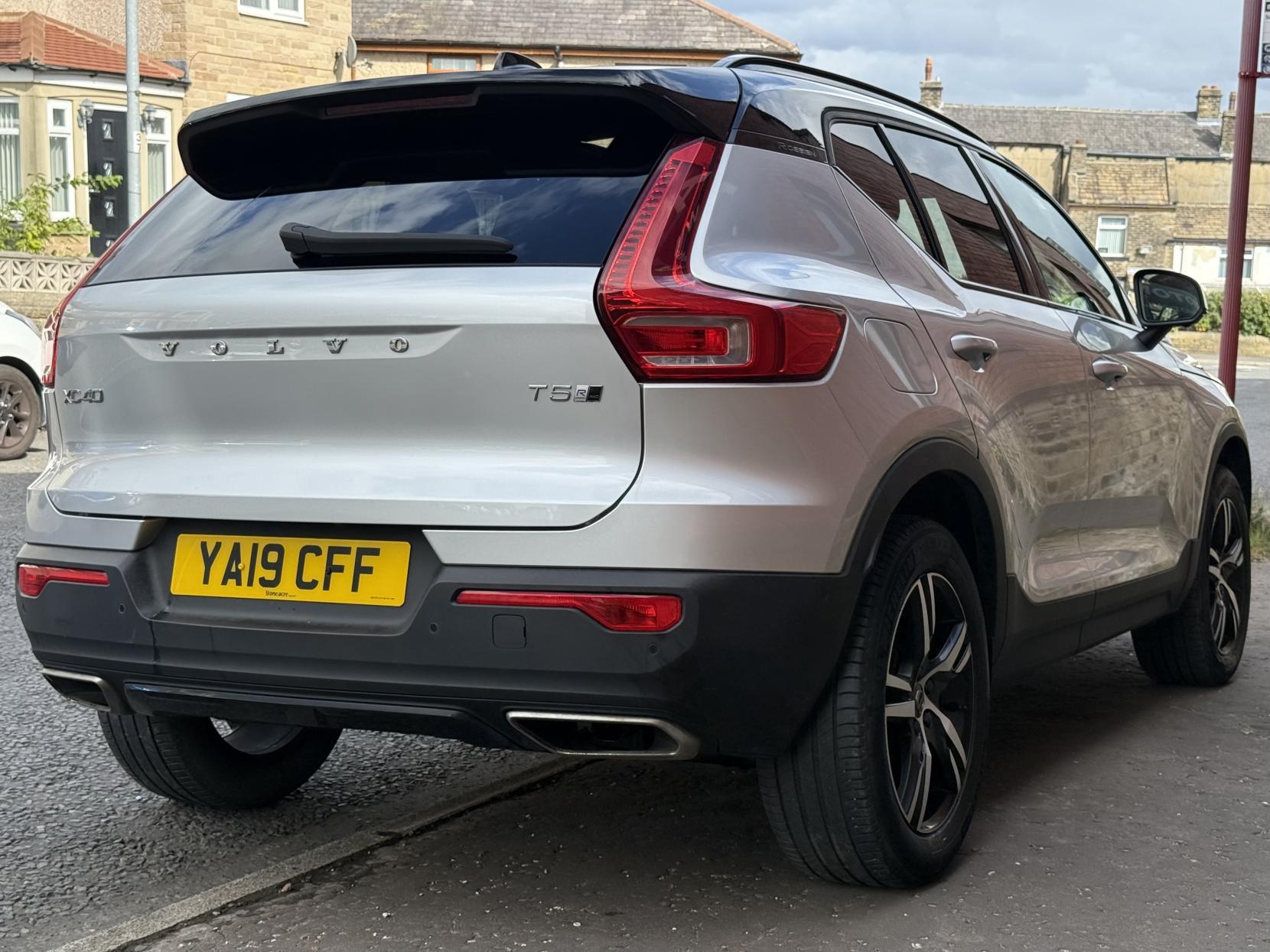Volvo XC40 2.0 T5 R-Design SUV 5dr Petrol Auto AWD Euro 6 (s/s) (247 ps)