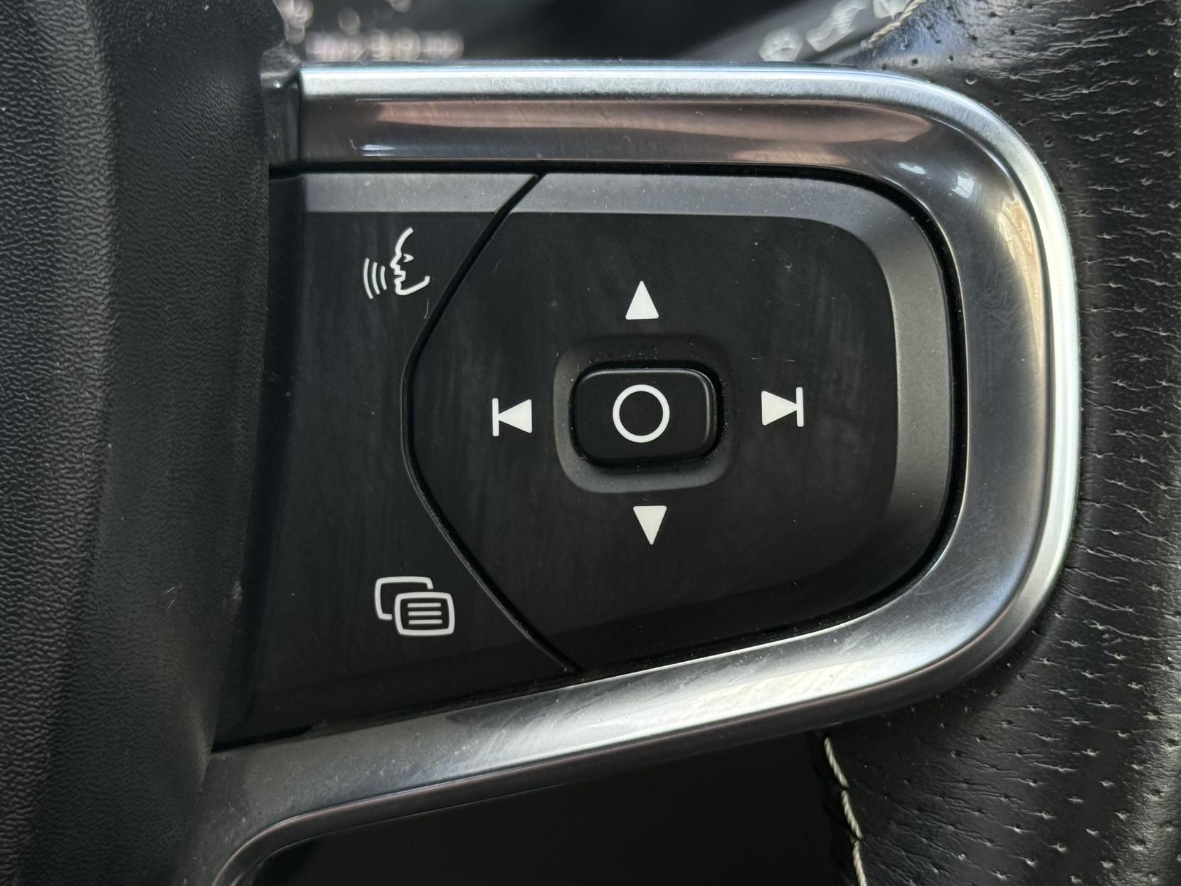 Volvo XC40 2.0 T5 R-Design SUV 5dr Petrol Auto AWD Euro 6 (s/s) (247 ps)