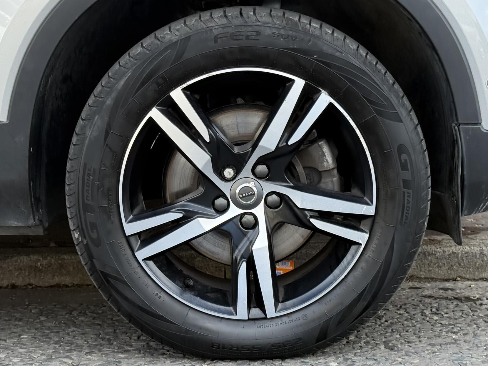 Volvo XC40 2.0 T5 R-Design SUV 5dr Petrol Auto AWD Euro 6 (s/s) (247 ps)