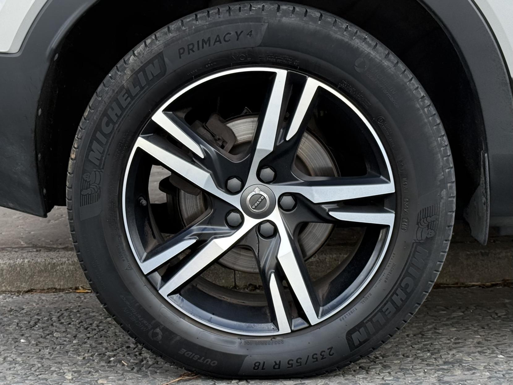 Volvo XC40 2.0 T5 R-Design SUV 5dr Petrol Auto AWD Euro 6 (s/s) (247 ps)