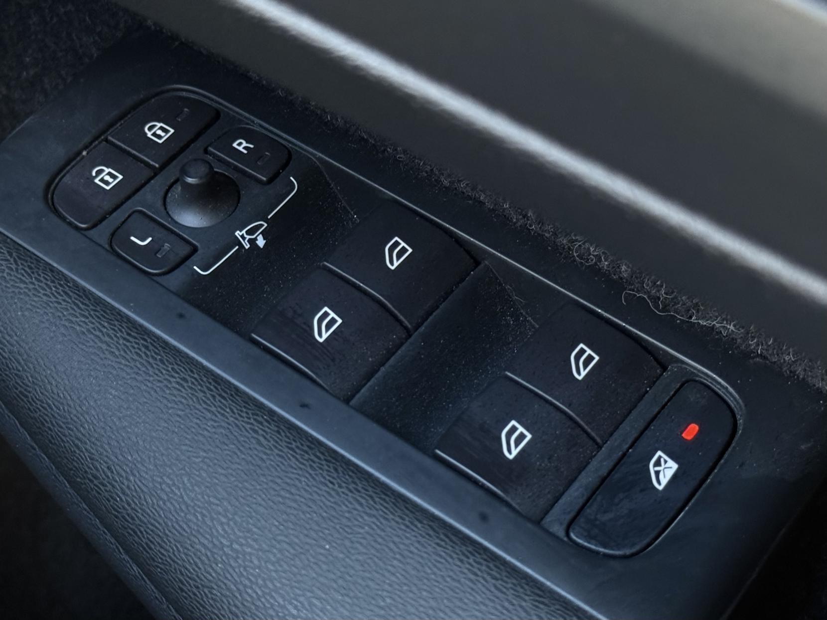 Volvo XC40 2.0 T5 R-Design SUV 5dr Petrol Auto AWD Euro 6 (s/s) (247 ps)