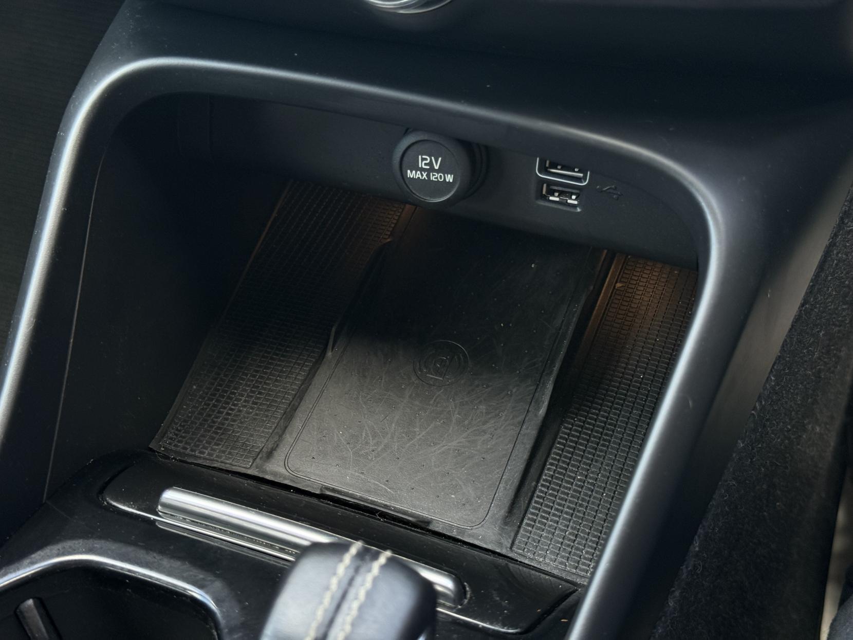 Volvo XC40 2.0 T5 R-Design SUV 5dr Petrol Auto AWD Euro 6 (s/s) (247 ps)