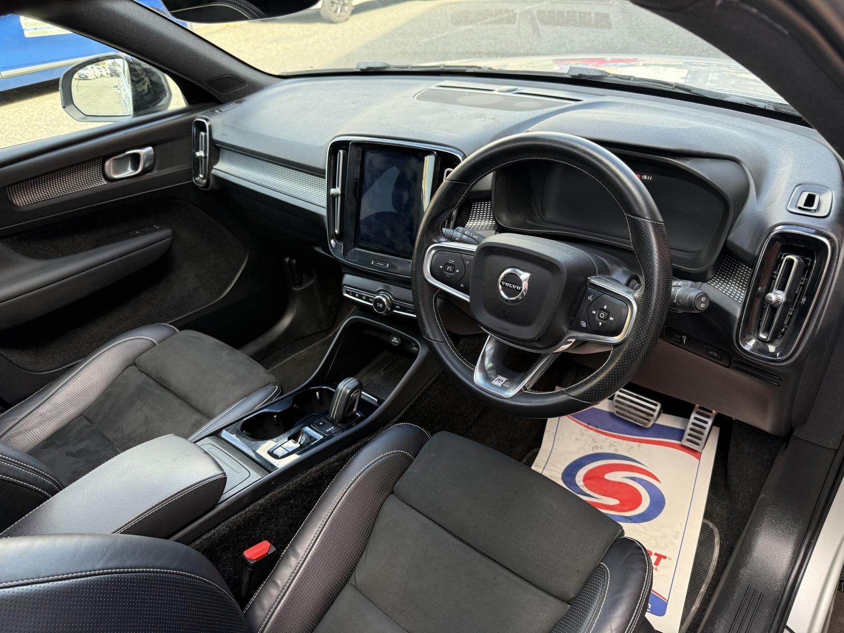 Volvo XC40 2.0 T5 R-Design SUV 5dr Petrol Auto AWD Euro 6 (s/s) (247 ps)