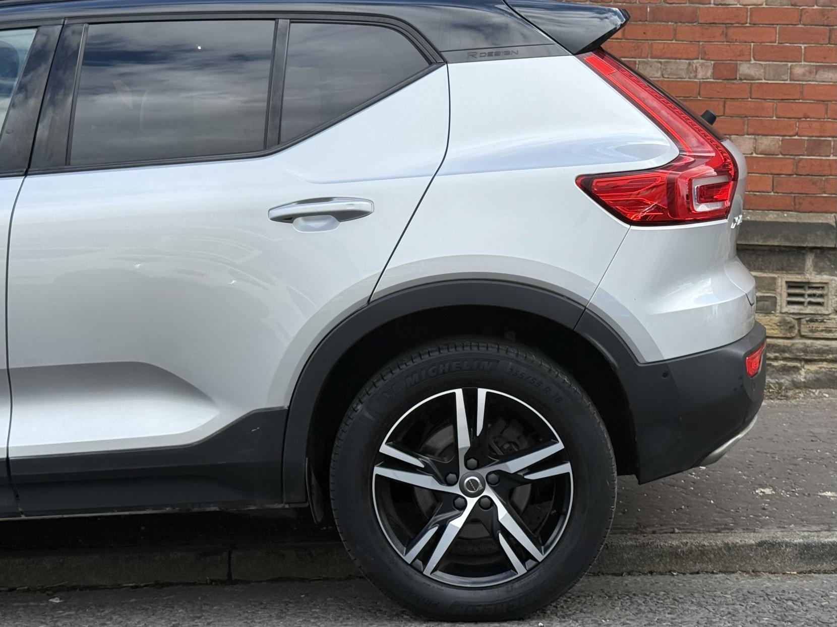 Volvo XC40 2.0 T5 R-Design SUV 5dr Petrol Auto AWD Euro 6 (s/s) (247 ps)