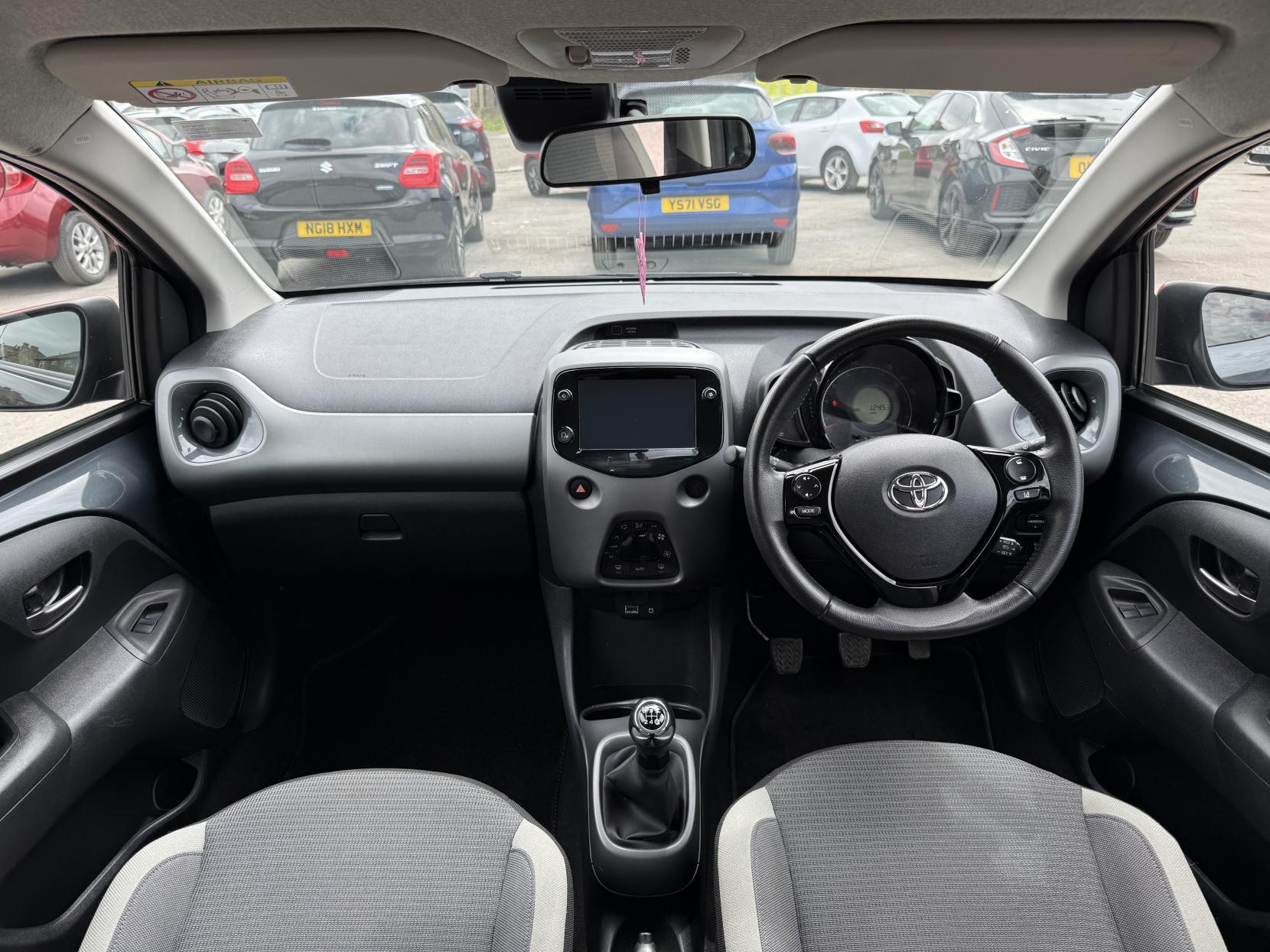 Toyota AYGO 1.0 VVT-i x-trend Hatchback 5dr Petrol Manual Euro 6 (s/s) (71 ps)