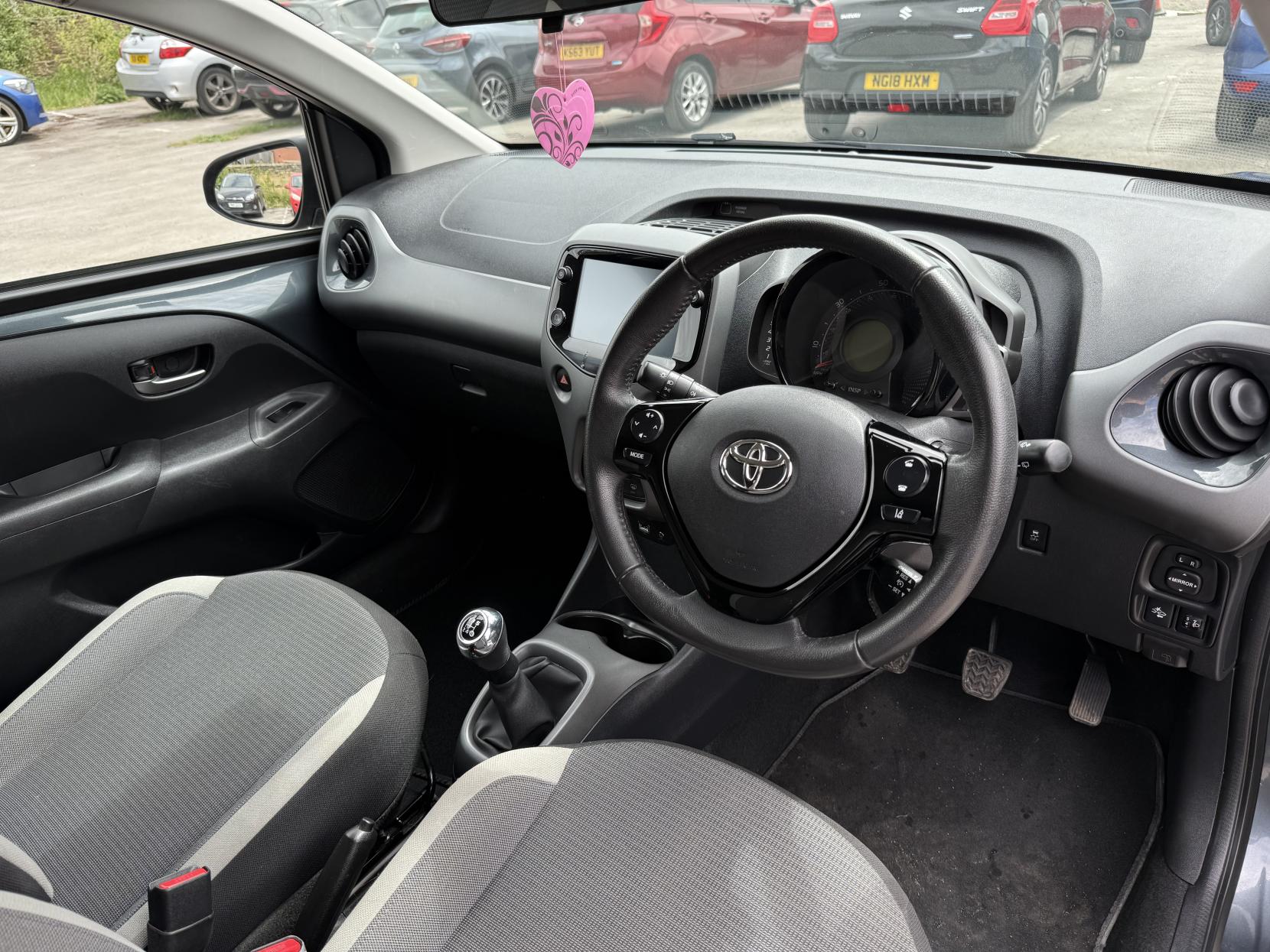 Toyota AYGO 1.0 VVT-i x-trend Hatchback 5dr Petrol Manual Euro 6 (s/s) (71 ps)