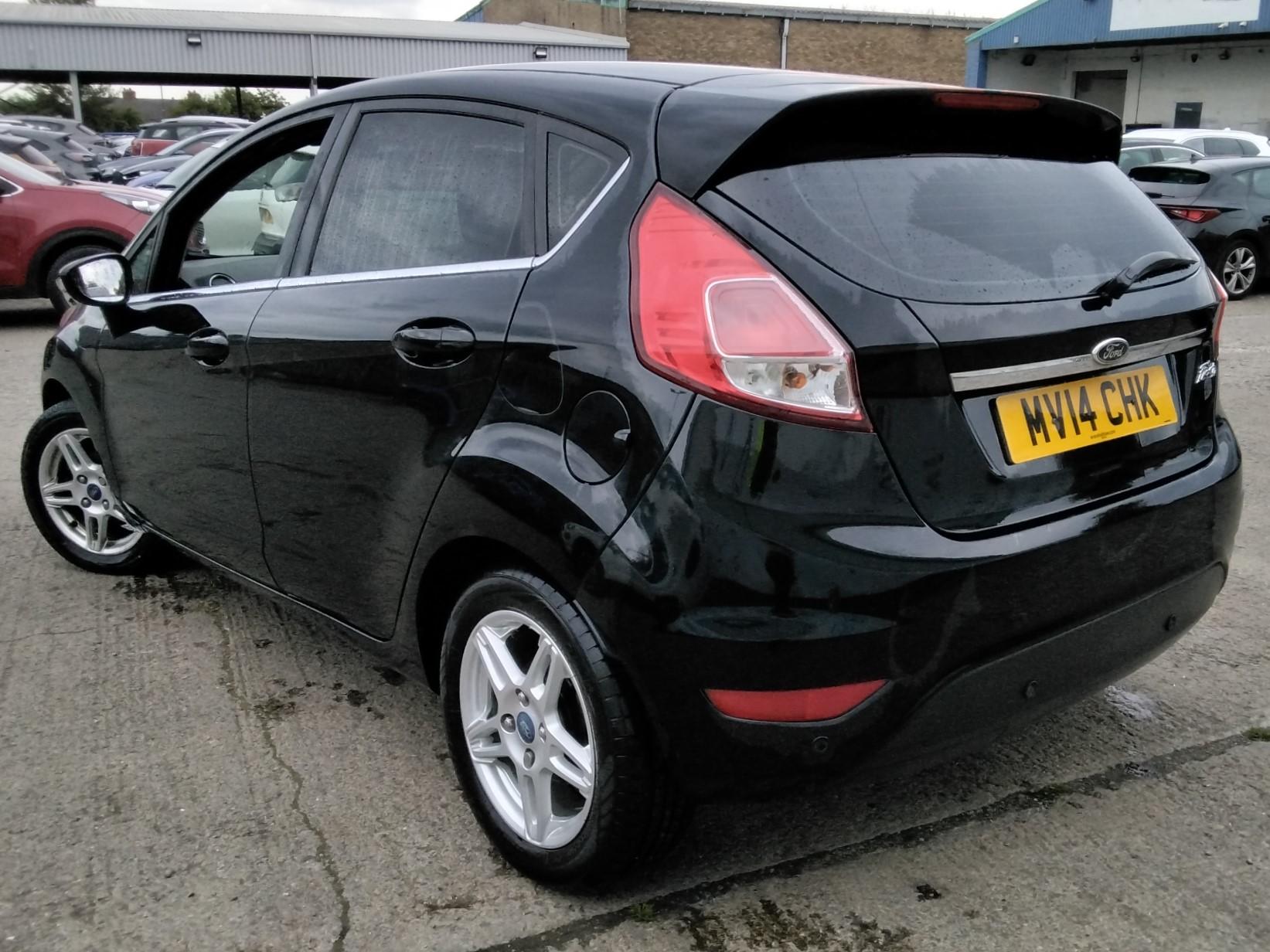 Ford Fiesta 1.6 Zetec Hatchback 5dr Petrol Powershift Euro 5 (105 ps)