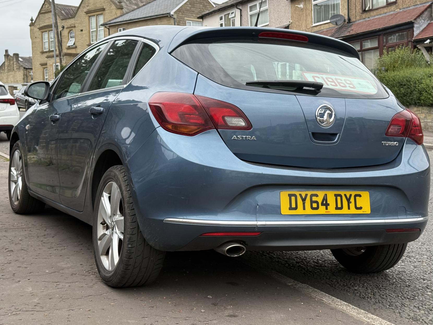 Vauxhall Astra 1.4T 16v SRi Hatchback 5dr Petrol Manual Euro 5 (140 ps)