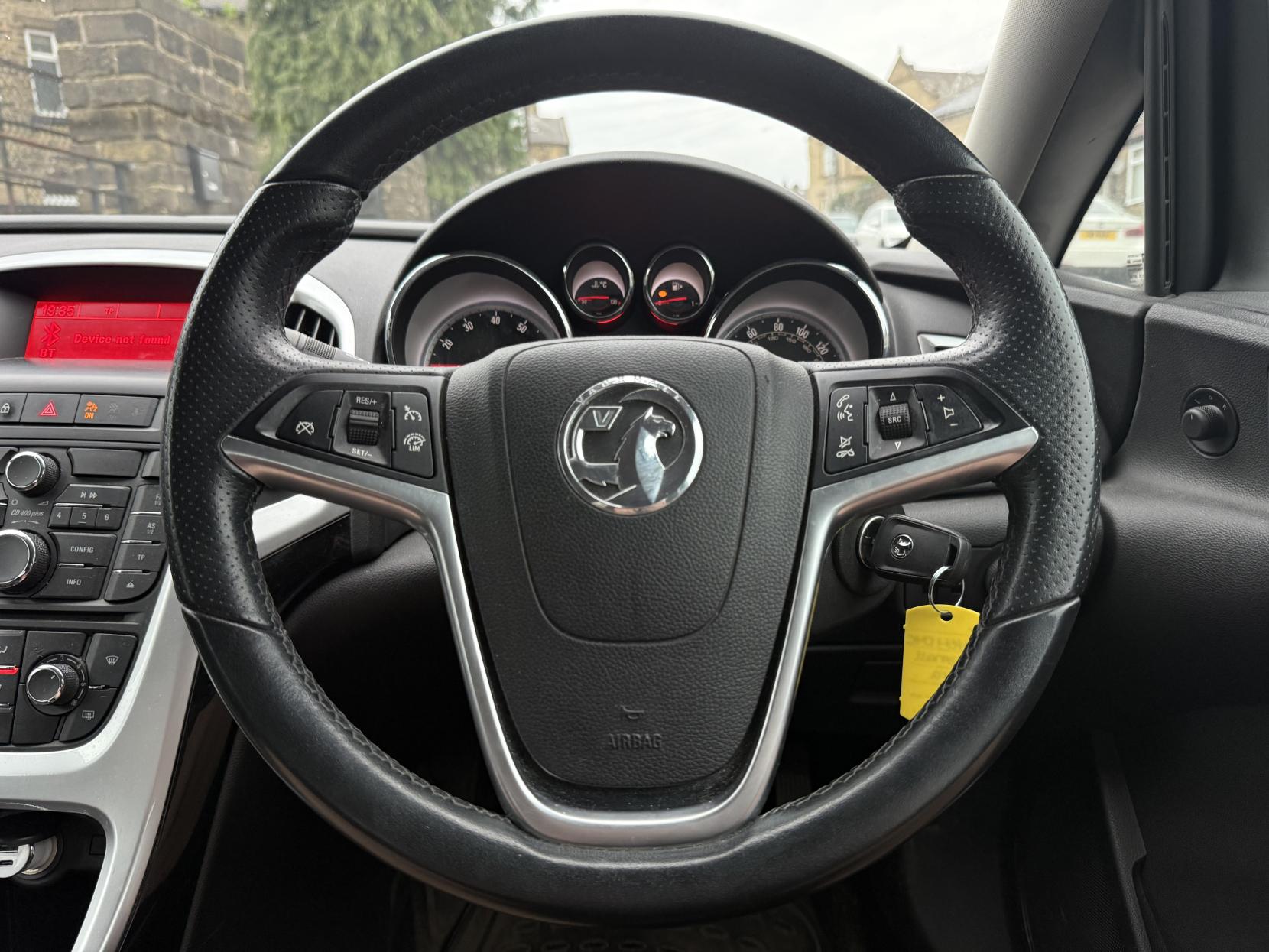 Vauxhall Astra 1.4T 16v SRi Hatchback 5dr Petrol Manual Euro 5 (140 ps)