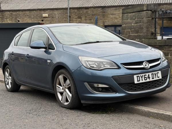 Vauxhall Astra 1.4T 16v SRi Hatchback 5dr Petrol Manual Euro 5 (140 ps)