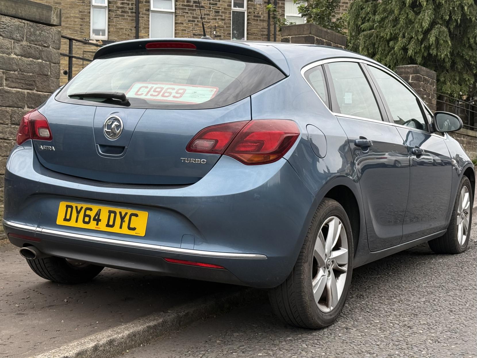 Vauxhall Astra 1.4T 16v SRi Hatchback 5dr Petrol Manual Euro 5 (140 ps)