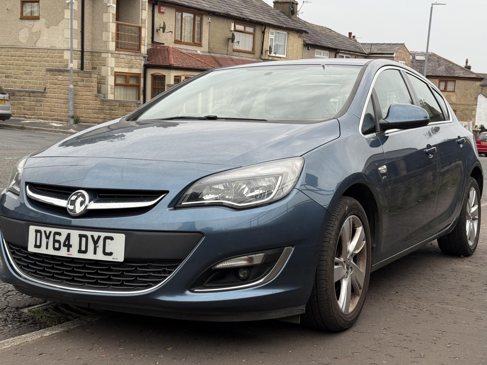 Vauxhall Astra 1.4T 16v SRi Hatchback 5dr Petrol Manual Euro 5 (140 ps)