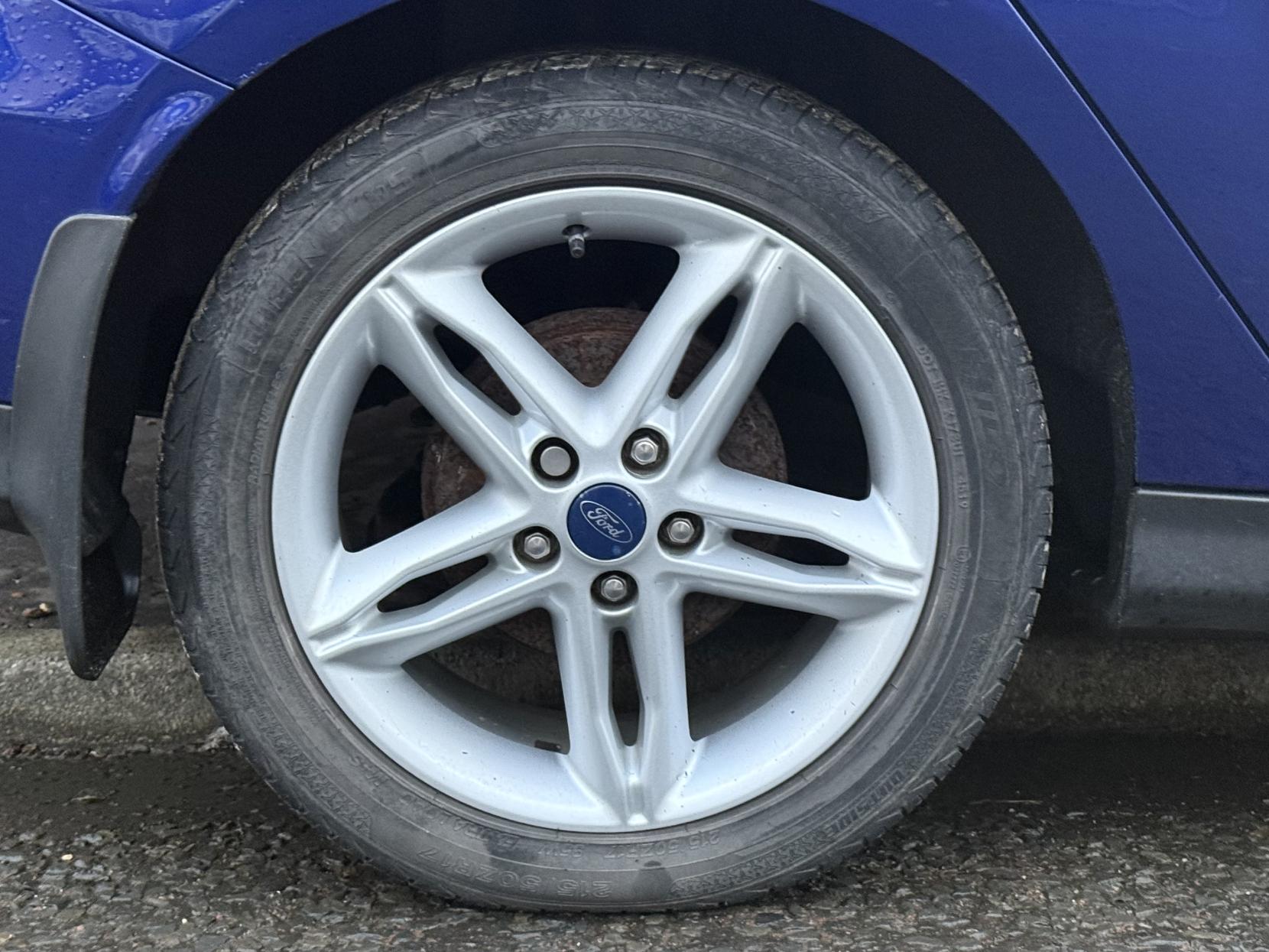 Ford Focus 1.0T EcoBoost Zetec Edition Hatchback 5dr Petrol Manual Euro 6 (s/s) (125 ps)