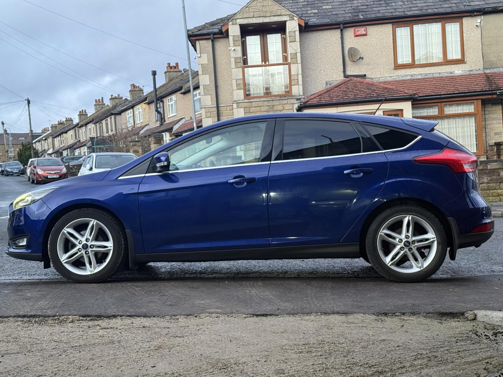 Ford Focus 1.0T EcoBoost Zetec Edition Hatchback 5dr Petrol Manual Euro 6 (s/s) (125 ps)