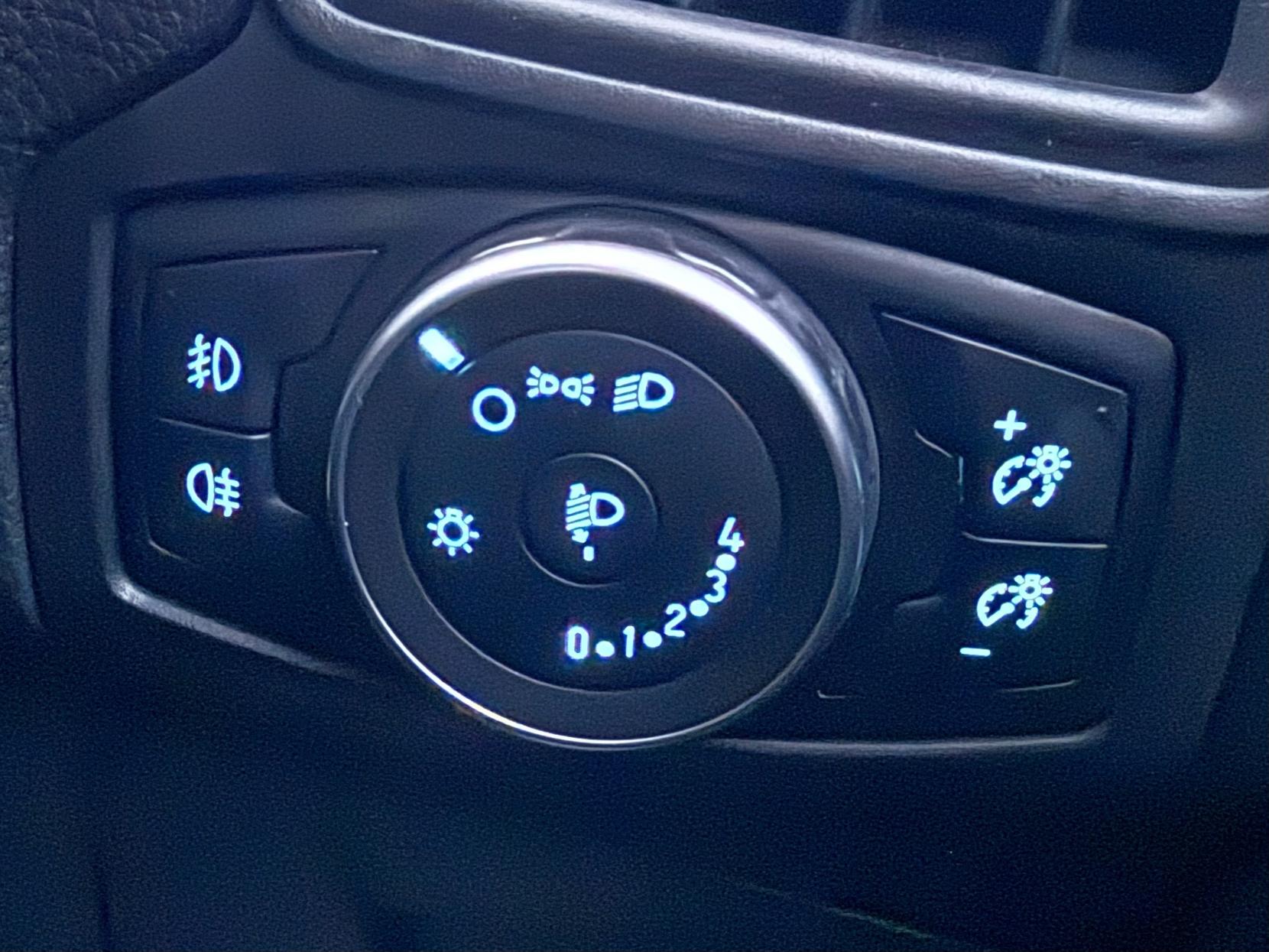 Ford Focus 1.0T EcoBoost Zetec Edition Hatchback 5dr Petrol Manual Euro 6 (s/s) (125 ps)