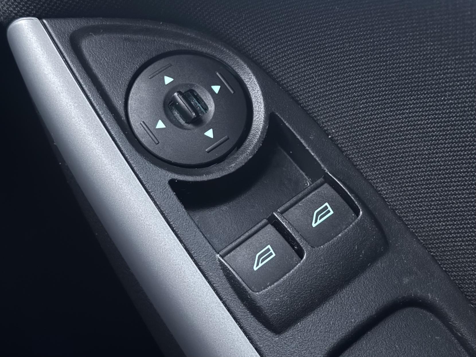 Ford Focus 1.0T EcoBoost Zetec Edition Hatchback 5dr Petrol Manual Euro 6 (s/s) (125 ps)