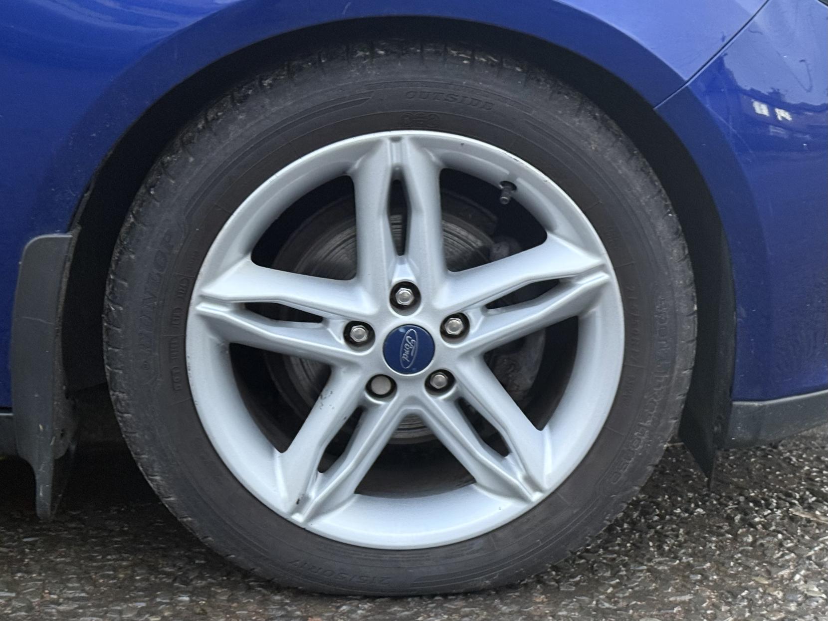 Ford Focus 1.0T EcoBoost Zetec Edition Hatchback 5dr Petrol Manual Euro 6 (s/s) (125 ps)